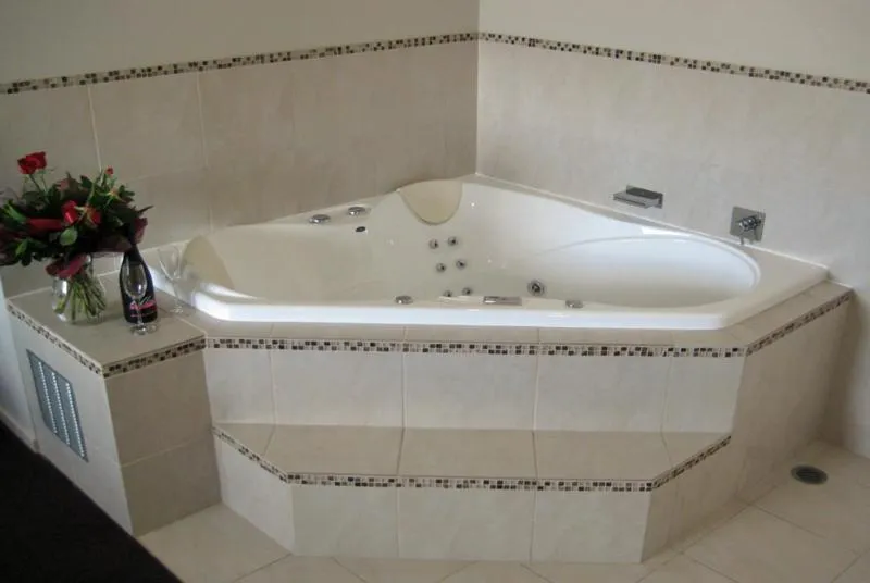 Bathroom in Johnson Road Motel