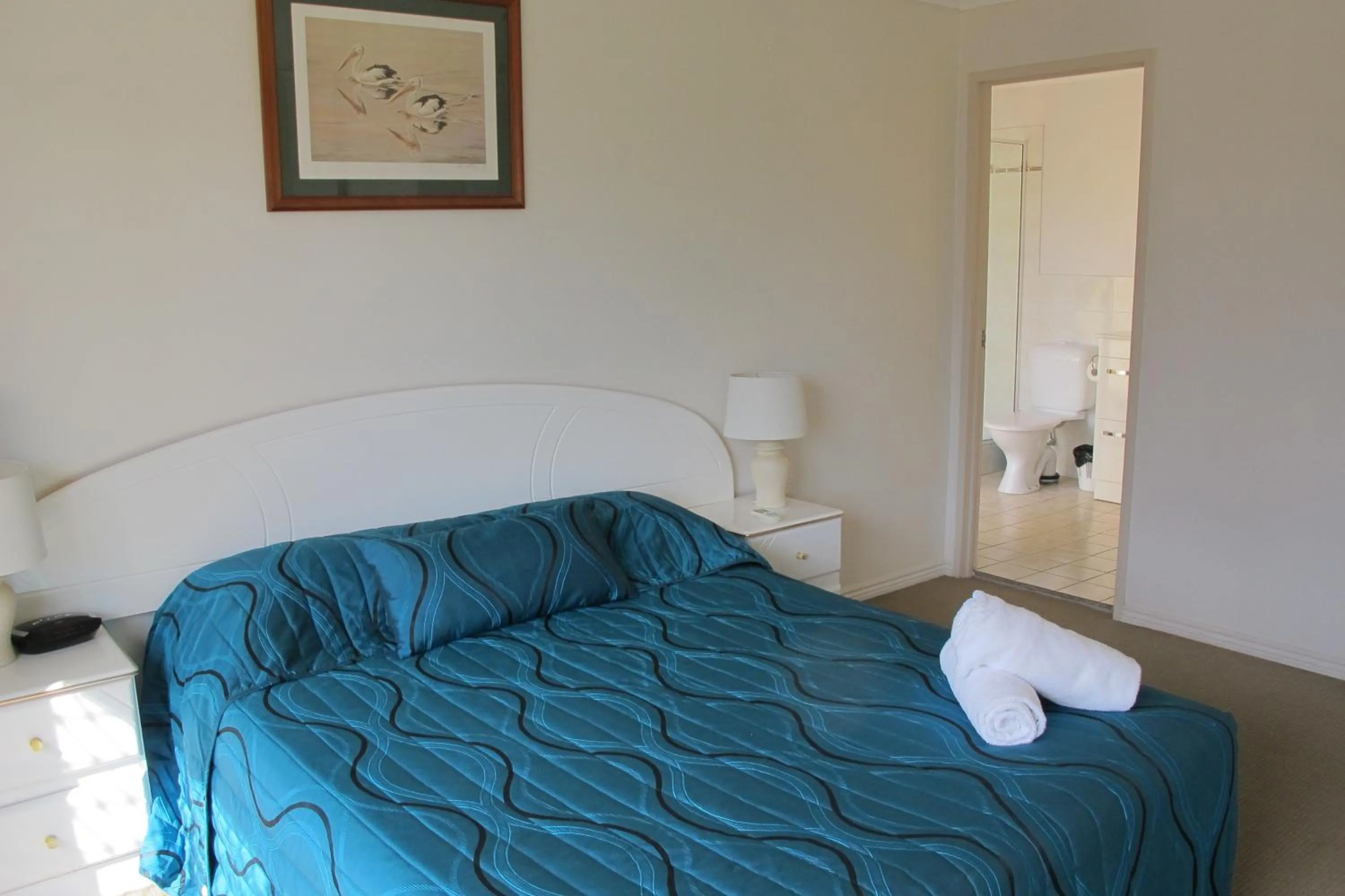 Bedroom, Bed in Grangewood Court Apartments