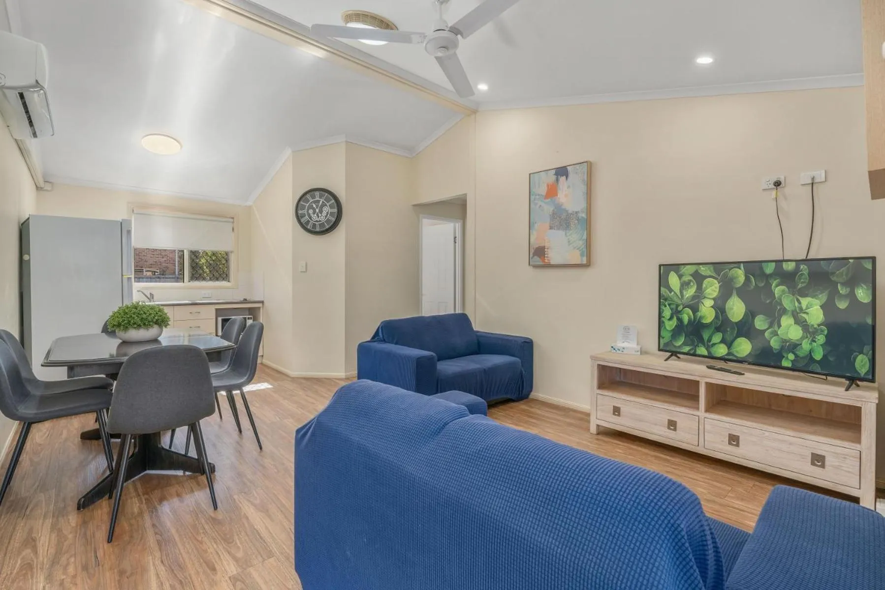 TV and multimedia in Caboolture Central Motor Inn, Sure Stay Collection by BW