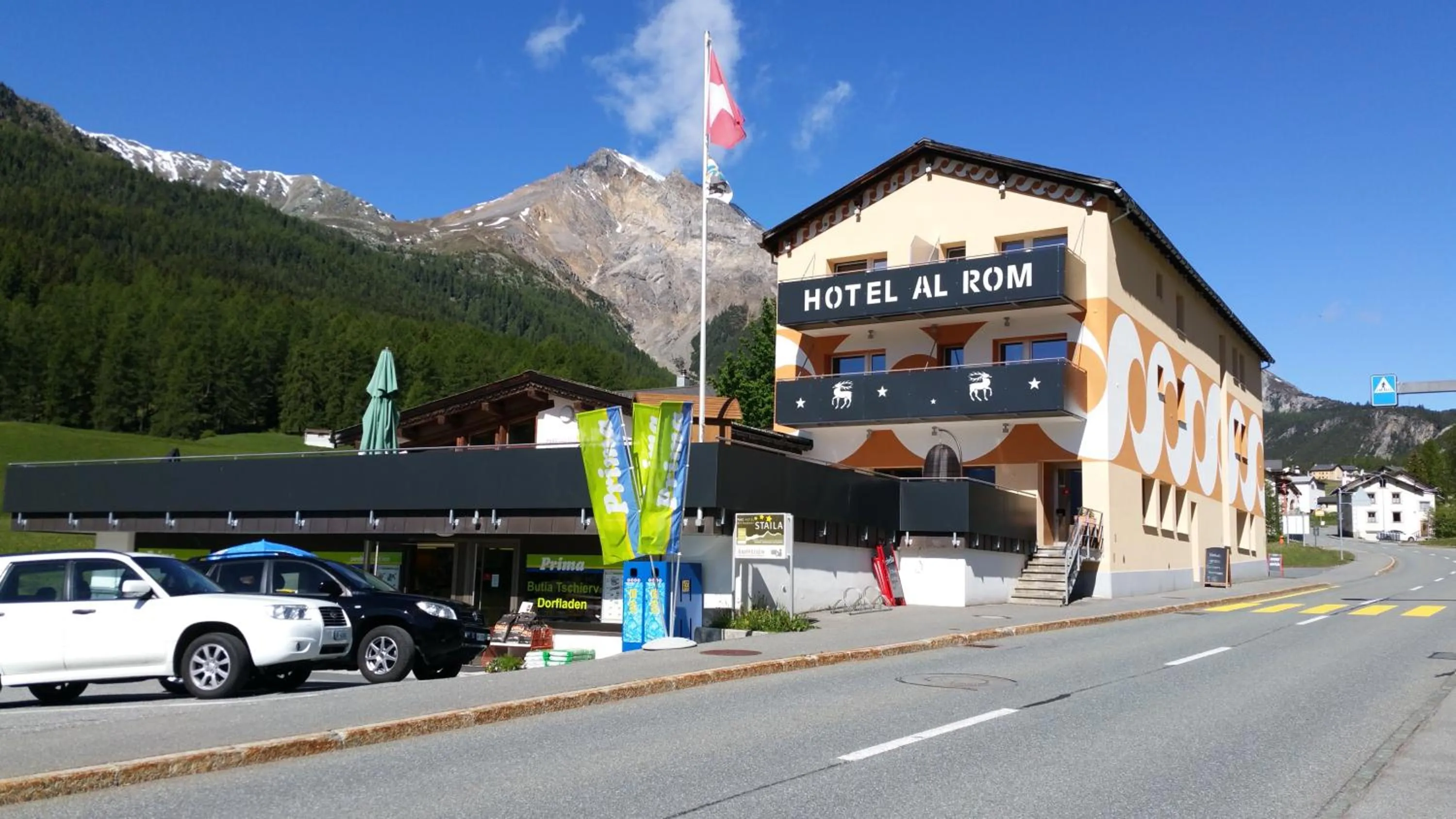 Restaurant/places to eat in Hotel Al Rom
