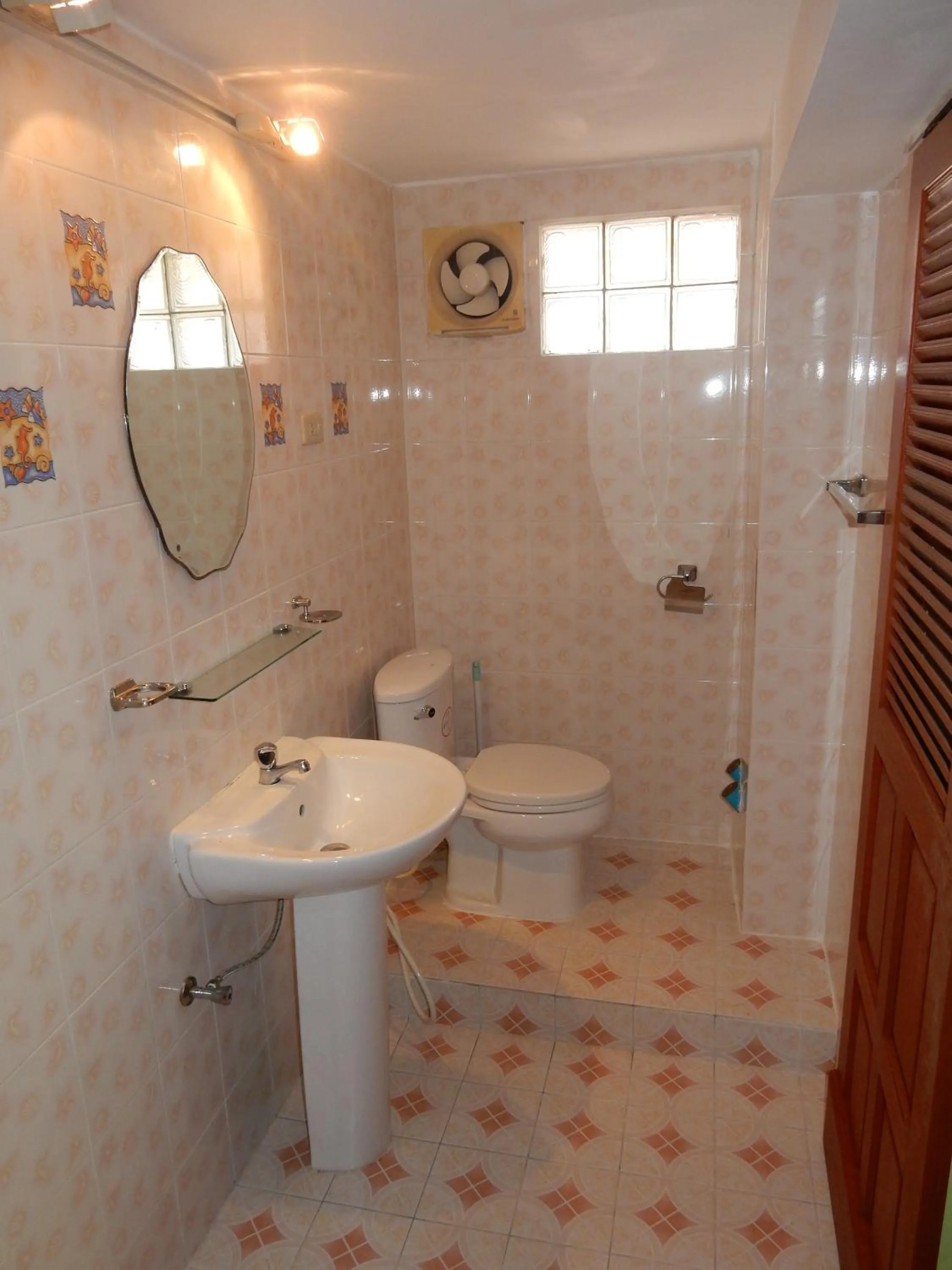 Bathroom in Chez Charly Bungalow