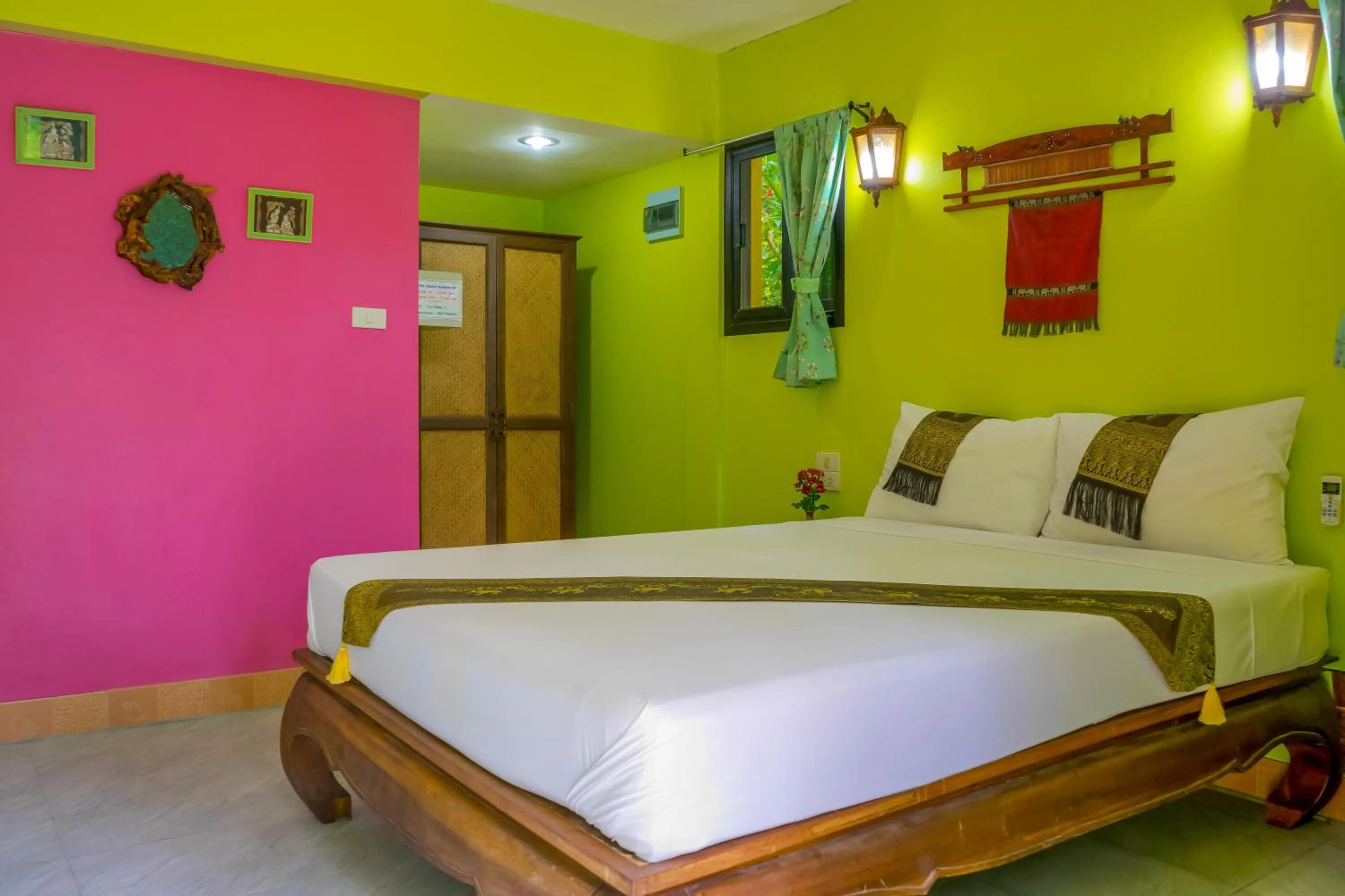 Photo of the whole room, Bed in Chez Charly Bungalow