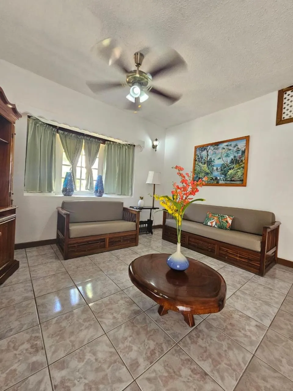 Living room in Merrils Beach Resort II