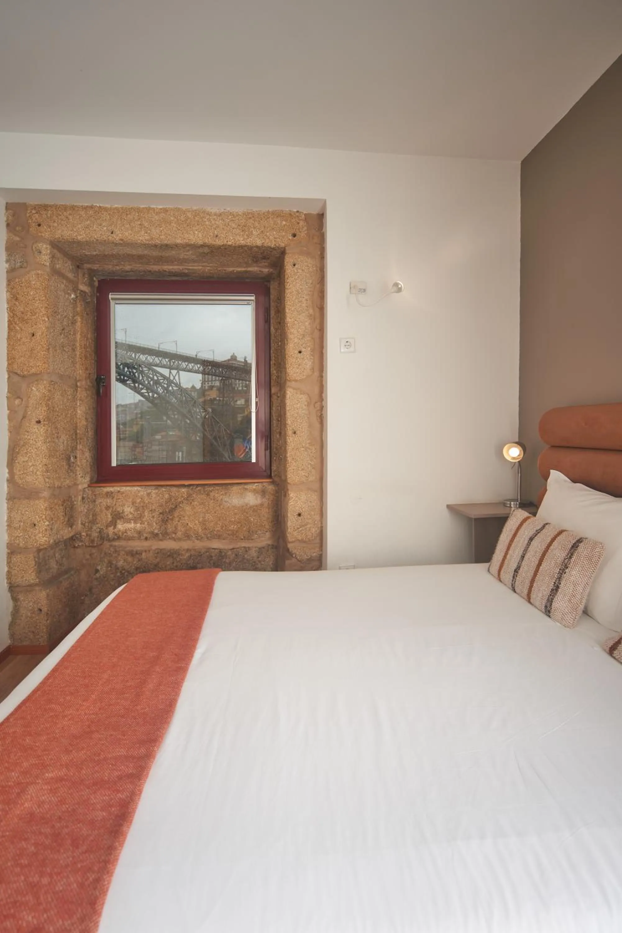 Bedroom, Bed in Bridge It - Suites & Views