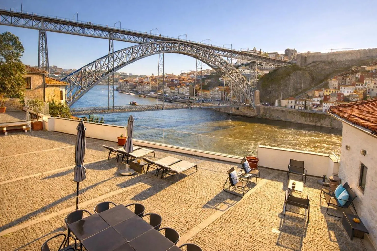 Property building in Bridge It - Suites & Views