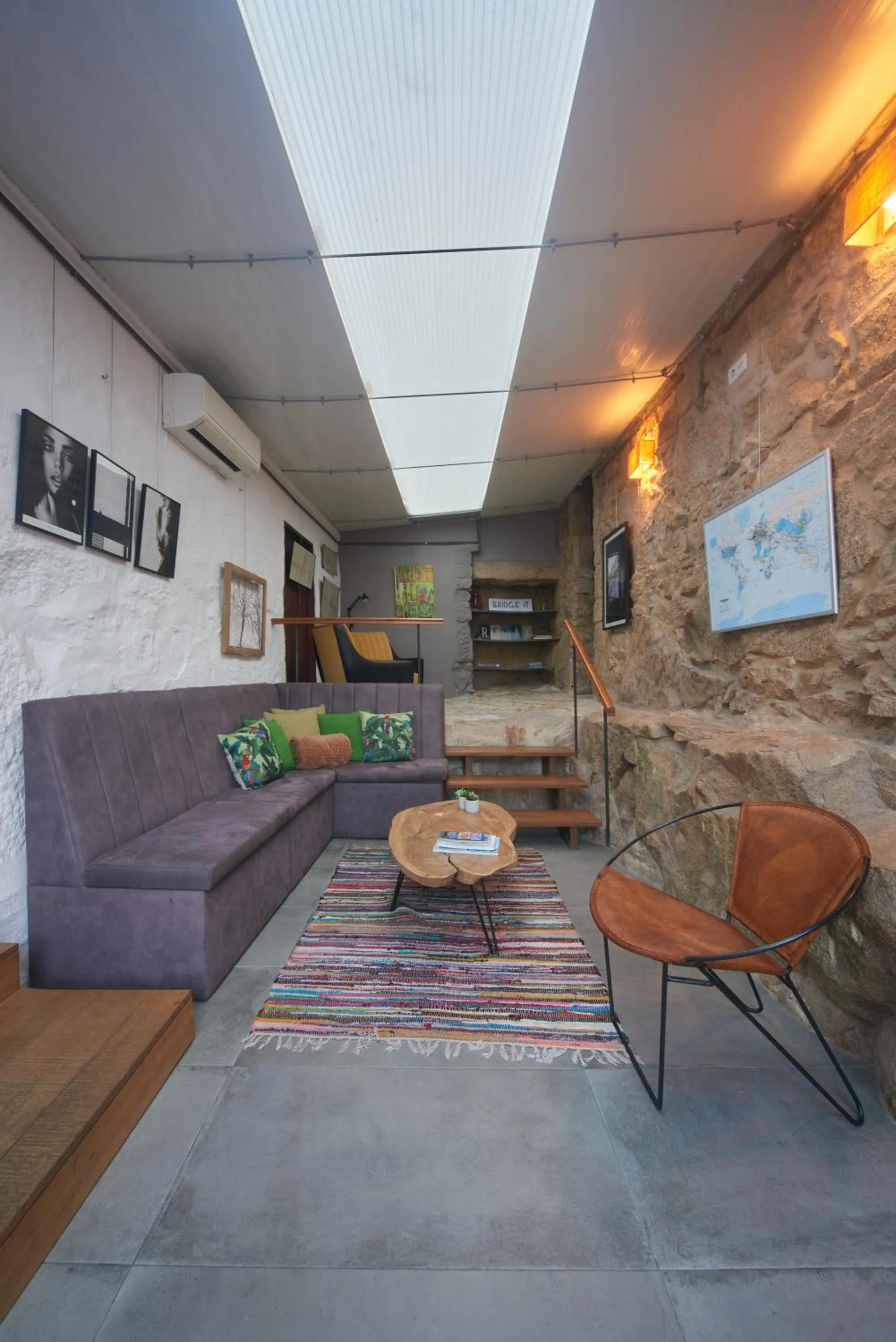 Seating area in Bridge It - Suites & Views