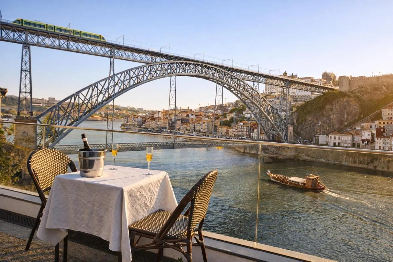 City view in Bridge It - Suites & Views