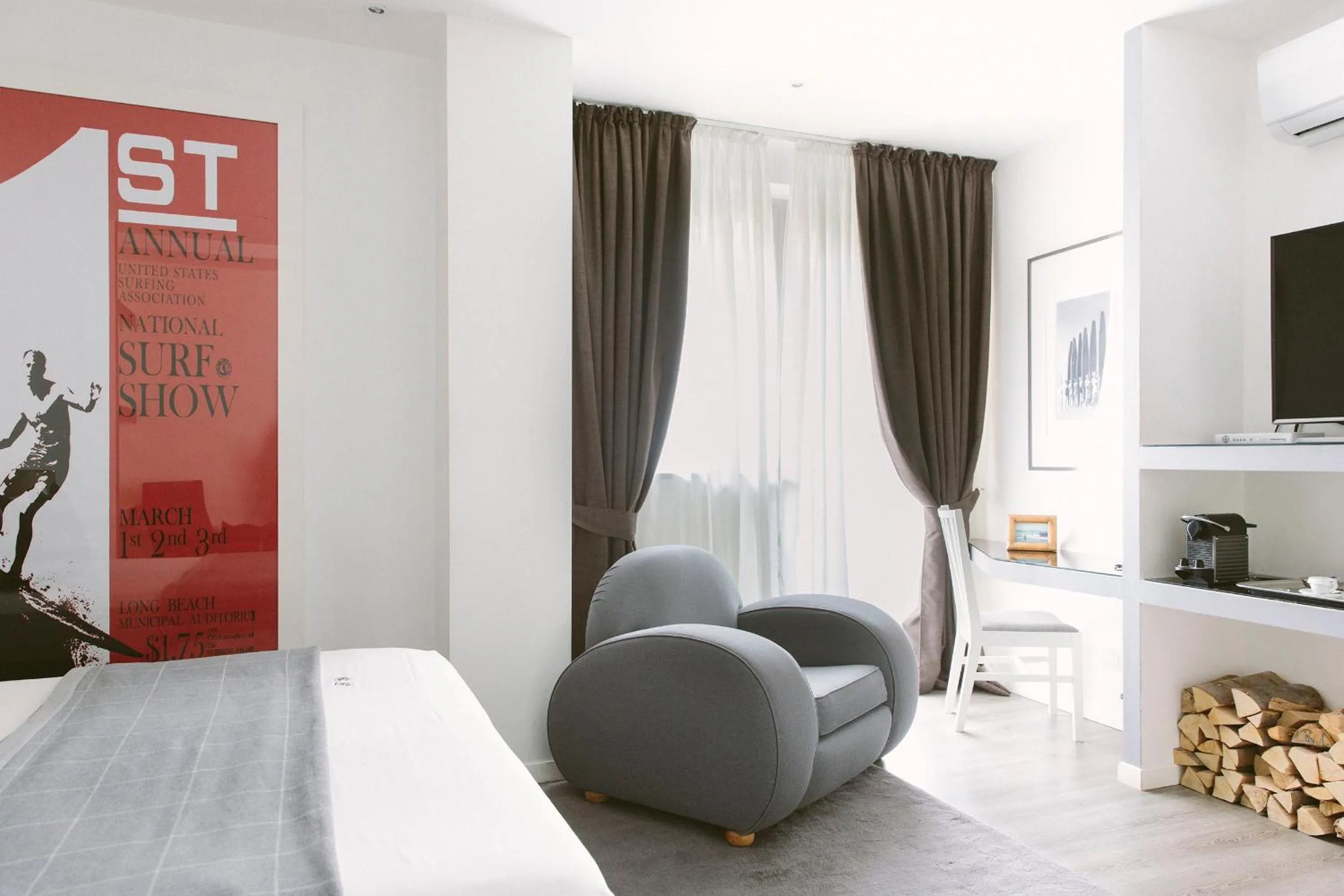 Seating area, Bed in Aethos Milan