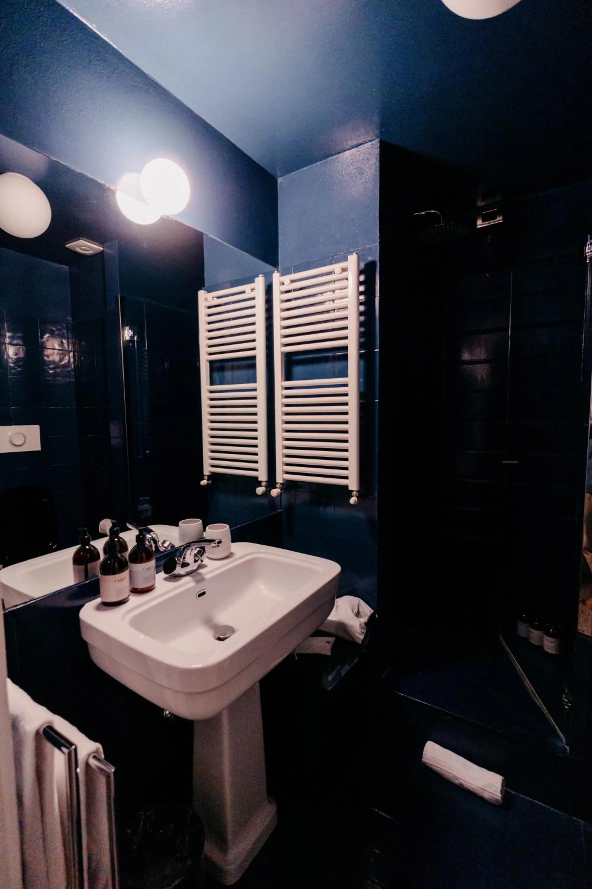 Bathroom in Aethos Milan