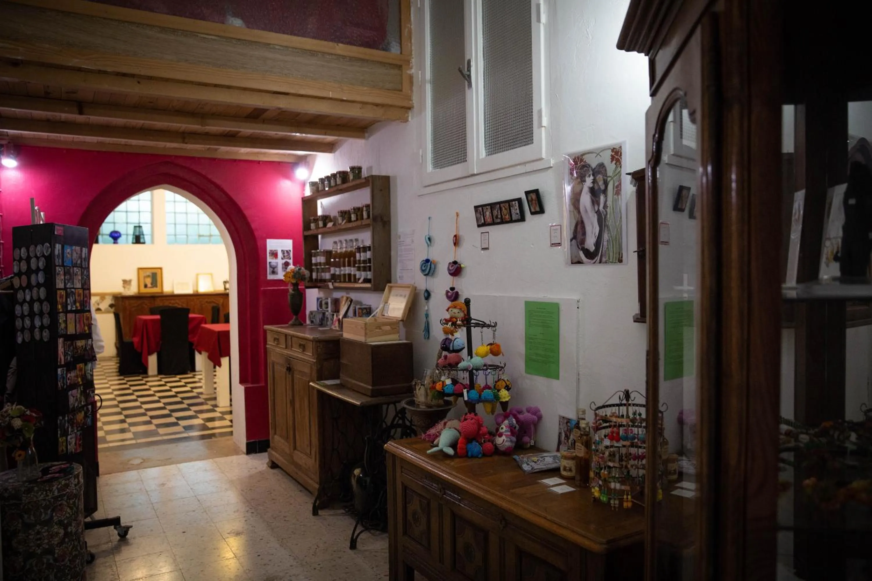 On-site shops in La Roseraie