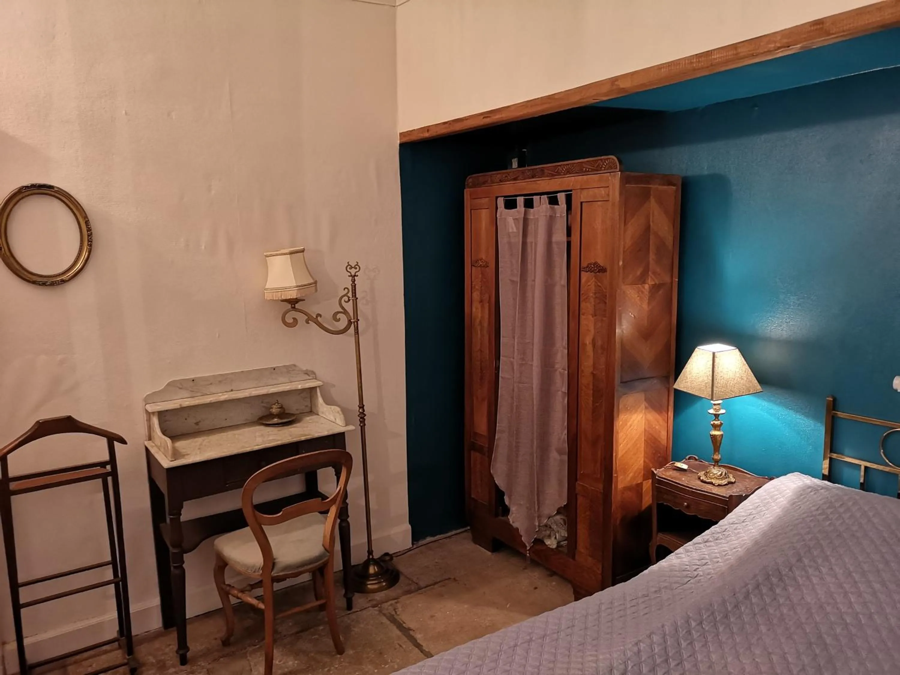 Photo of the whole room, Bed in La Roseraie