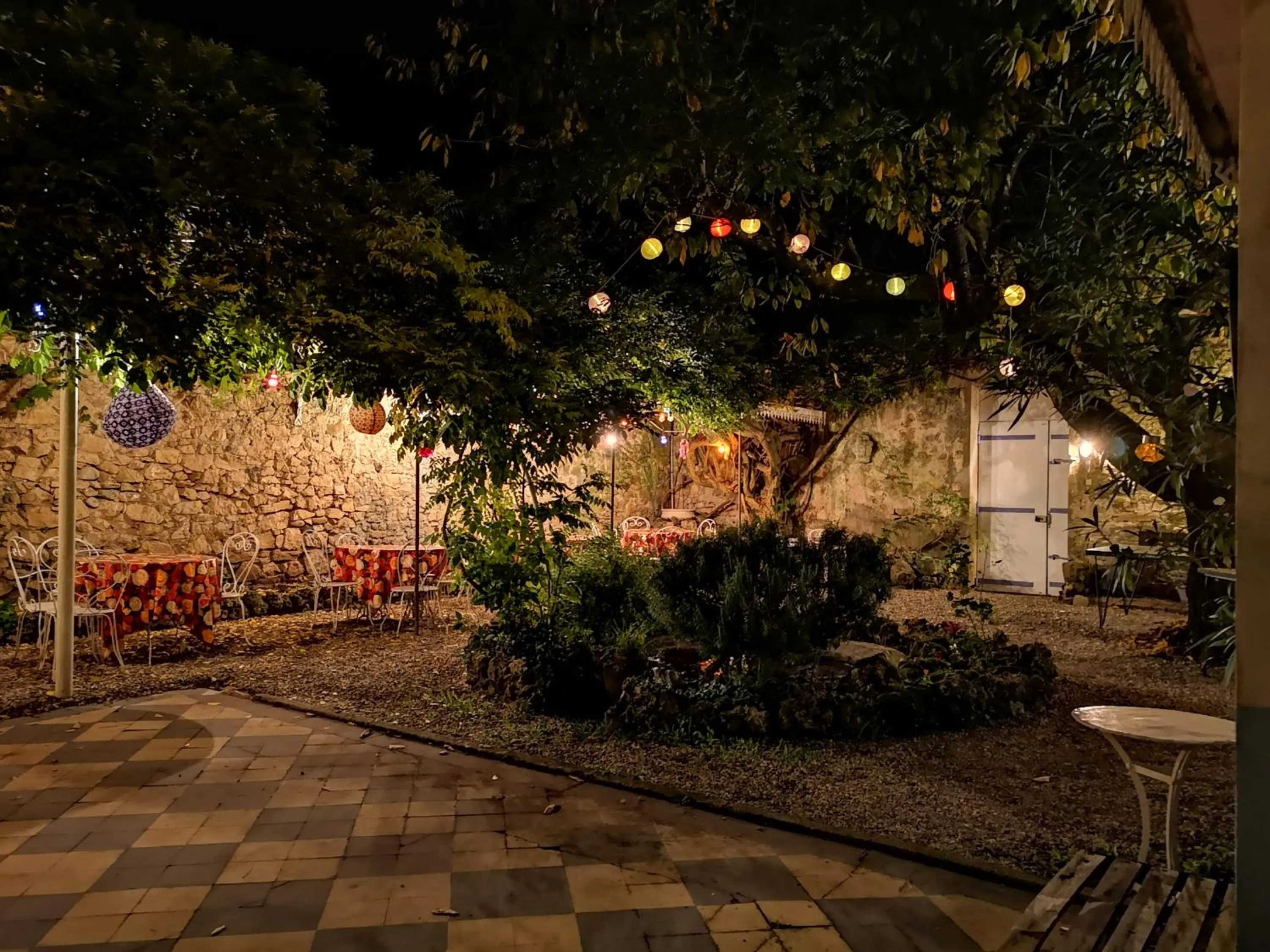 Restaurant/places to eat in La Roseraie