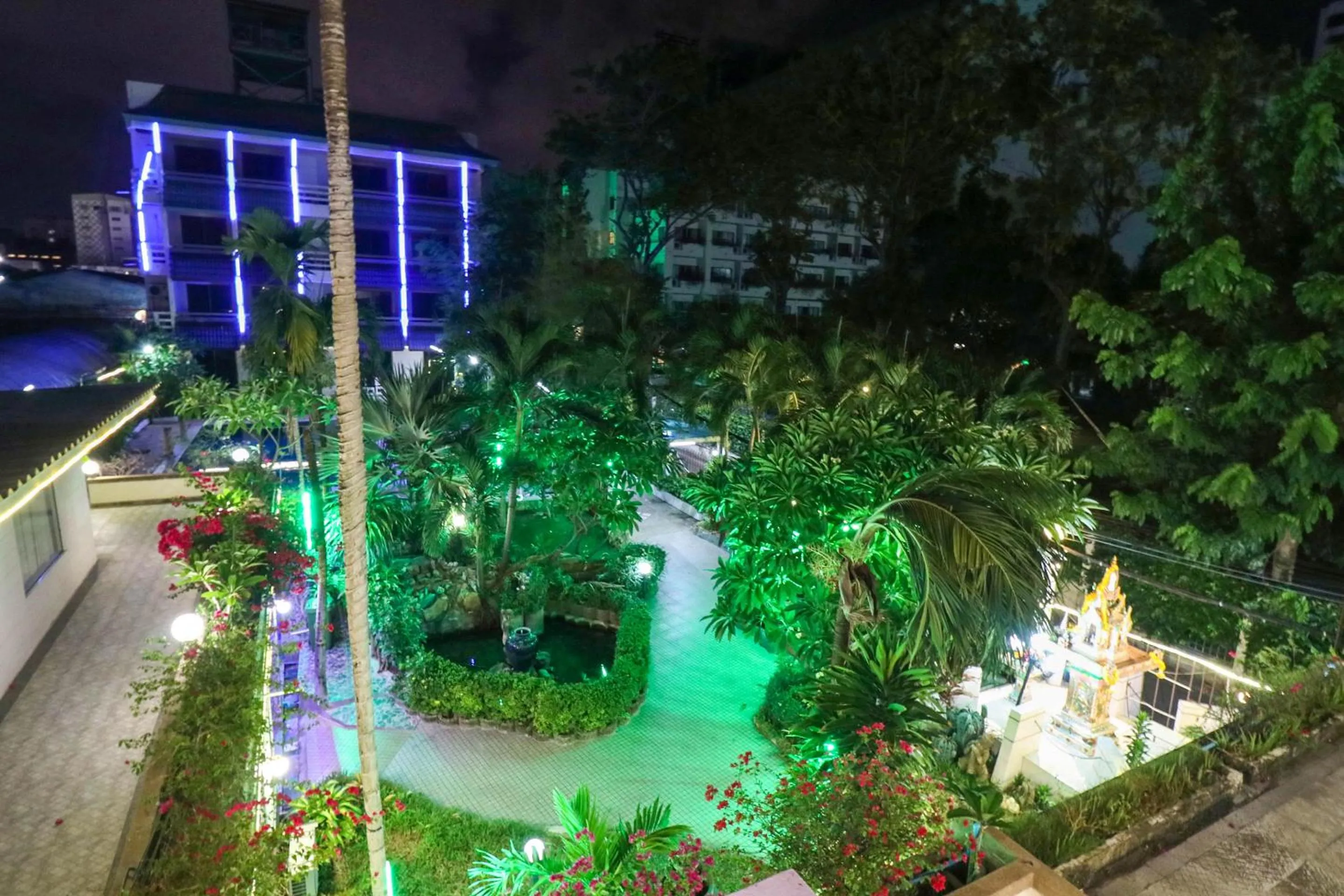 Garden view in Natural Beach Hotel Pattaya