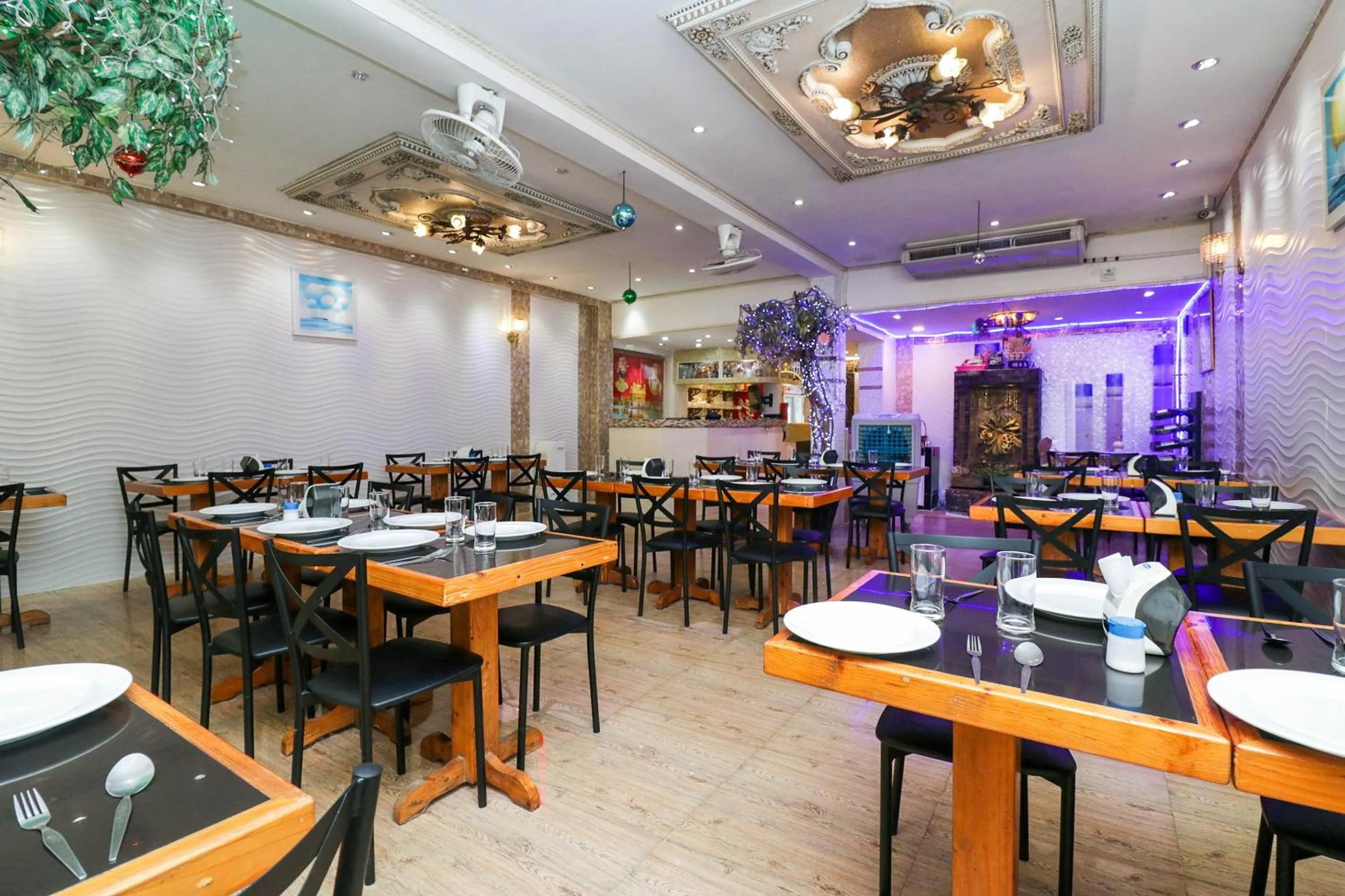 Restaurant/places to eat in Natural Beach Hotel Pattaya