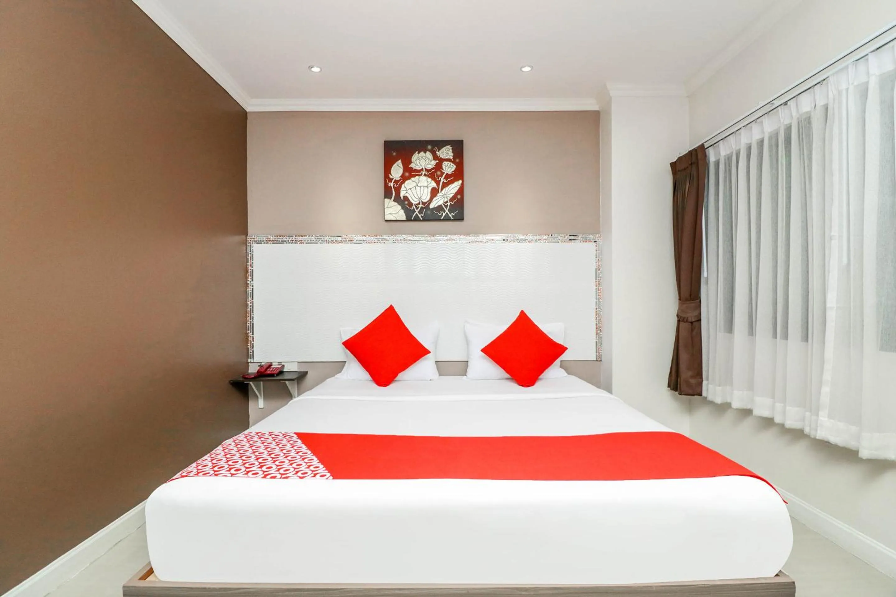 Bedroom, Bed in Natural Beach Hotel Pattaya