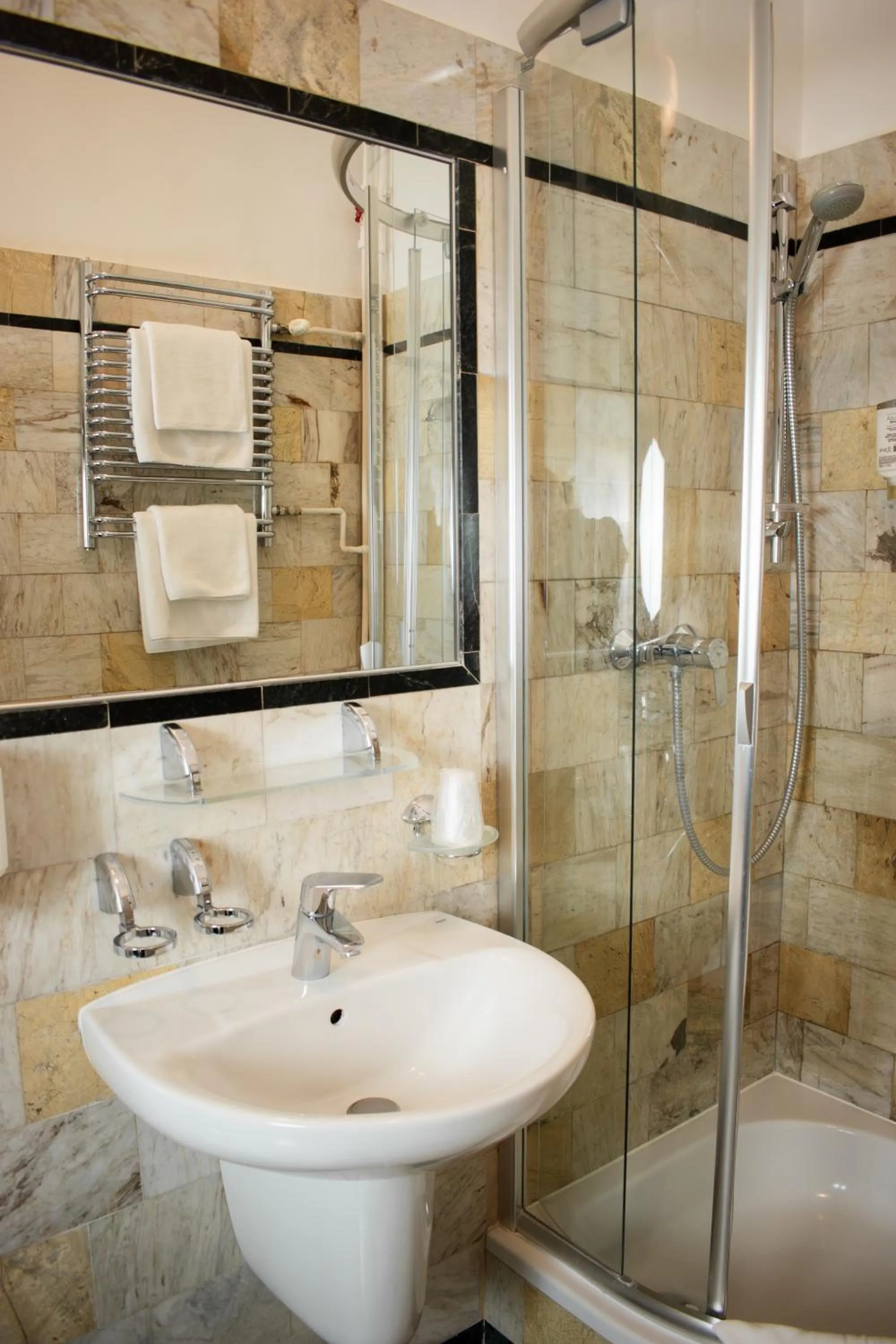 Shower in Hotel Dwór Polski