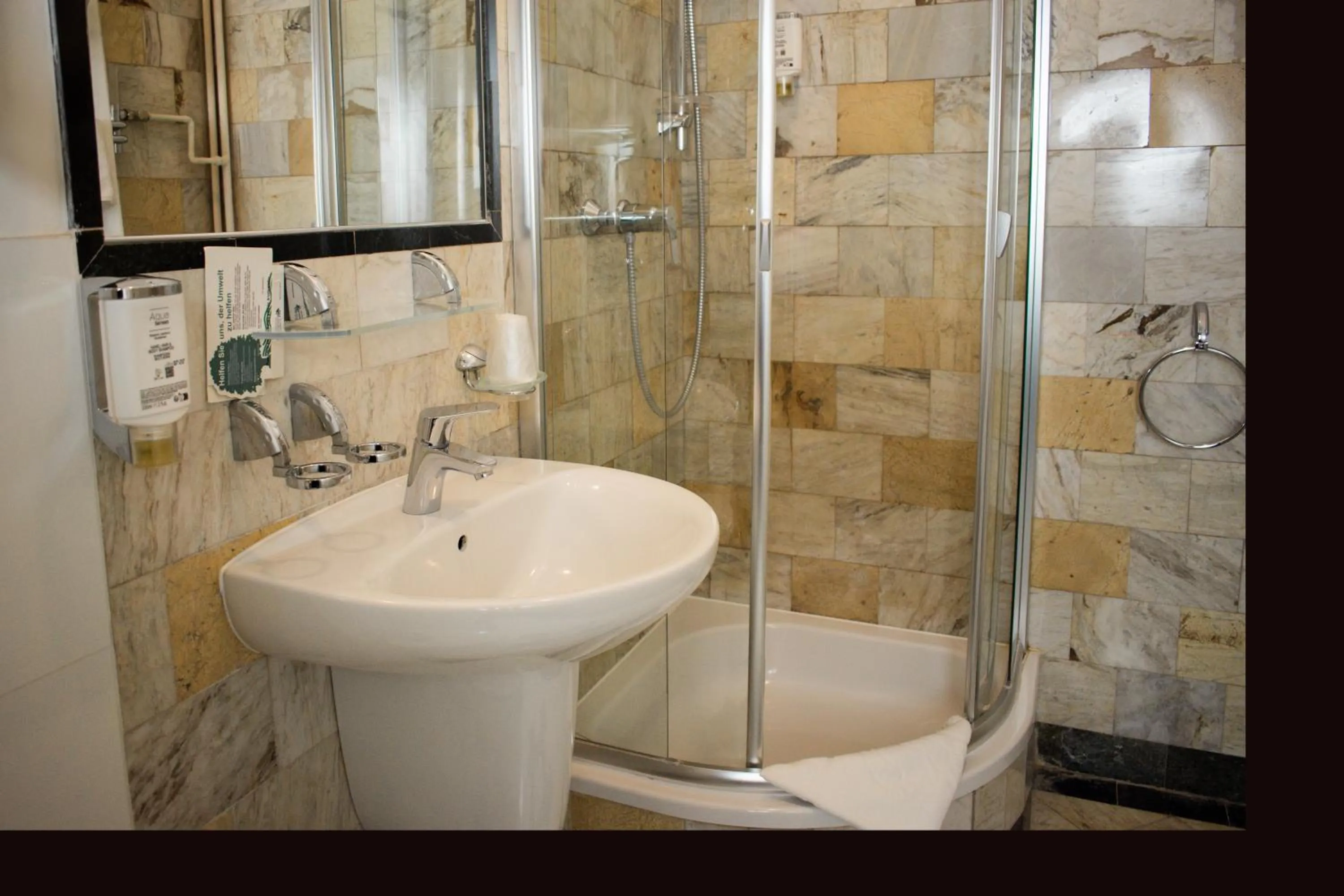 Shower in Hotel Dwór Polski