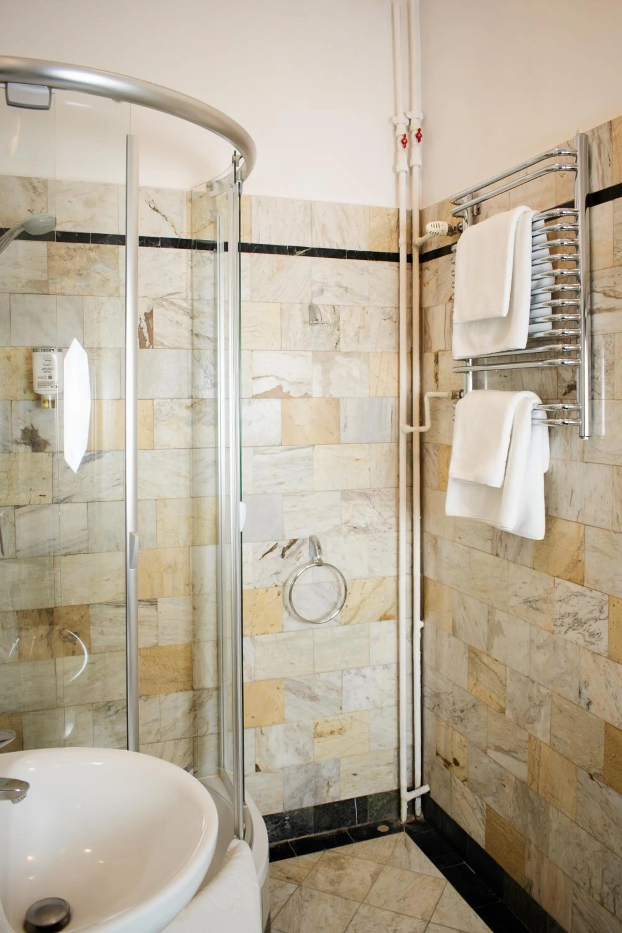 Shower in Hotel Dwór Polski