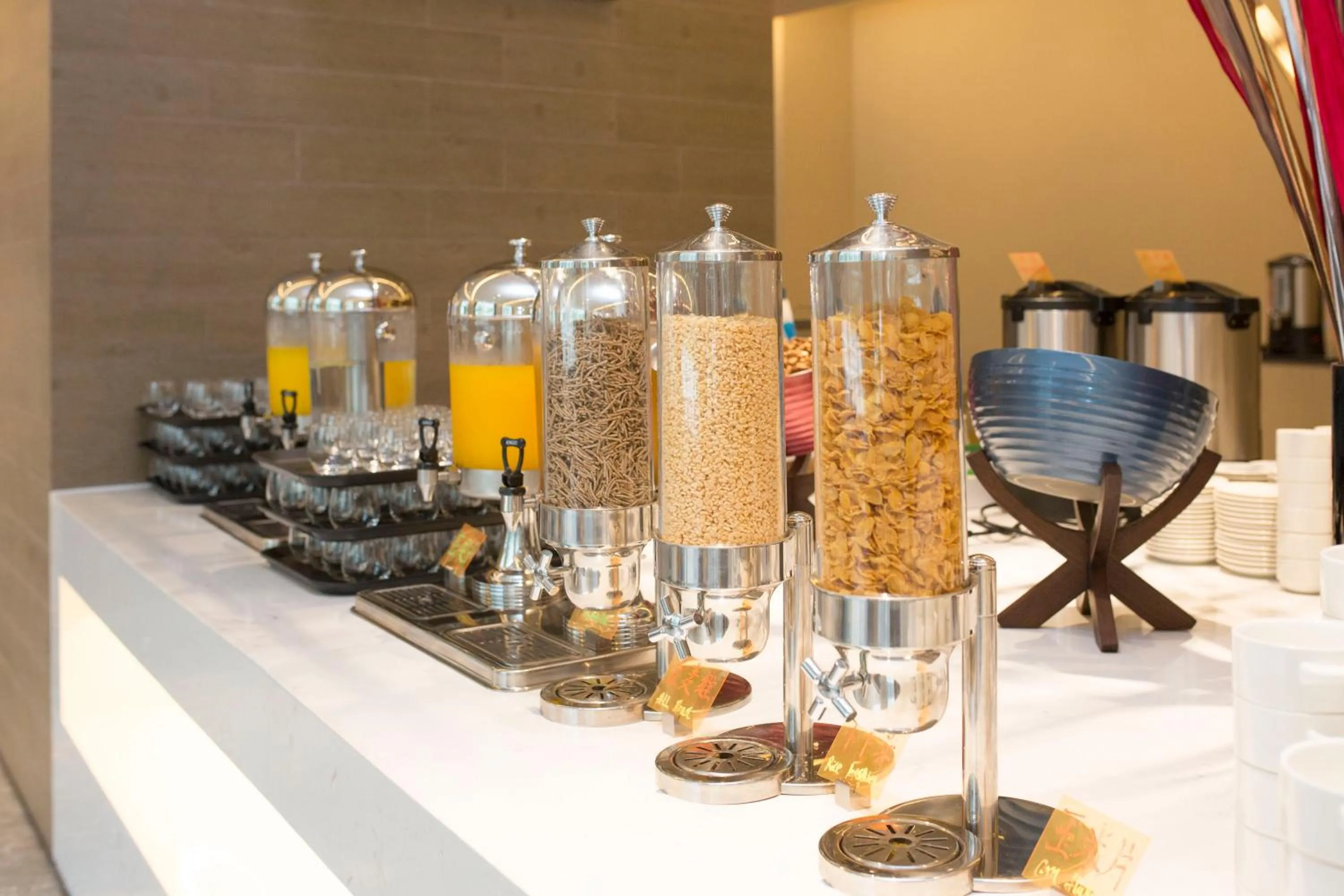 Breakfast in Q-Box Hotel Shanghai Sanjiagang -Offer Pudong International Airport and Disney shuttle