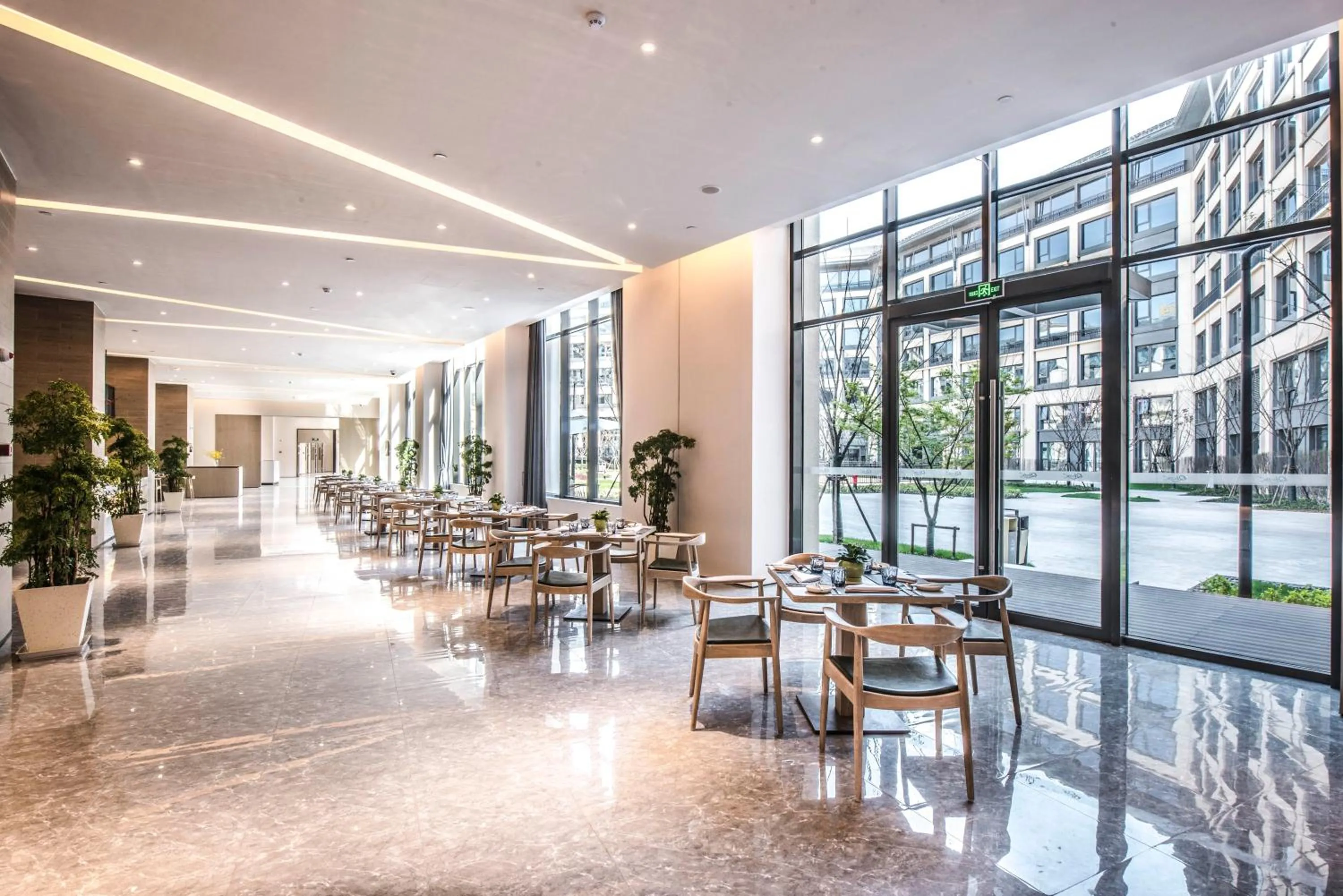 Restaurant/places to eat in Q-Box Hotel Shanghai Sanjiagang -Offer Pudong International Airport and Disney shuttle