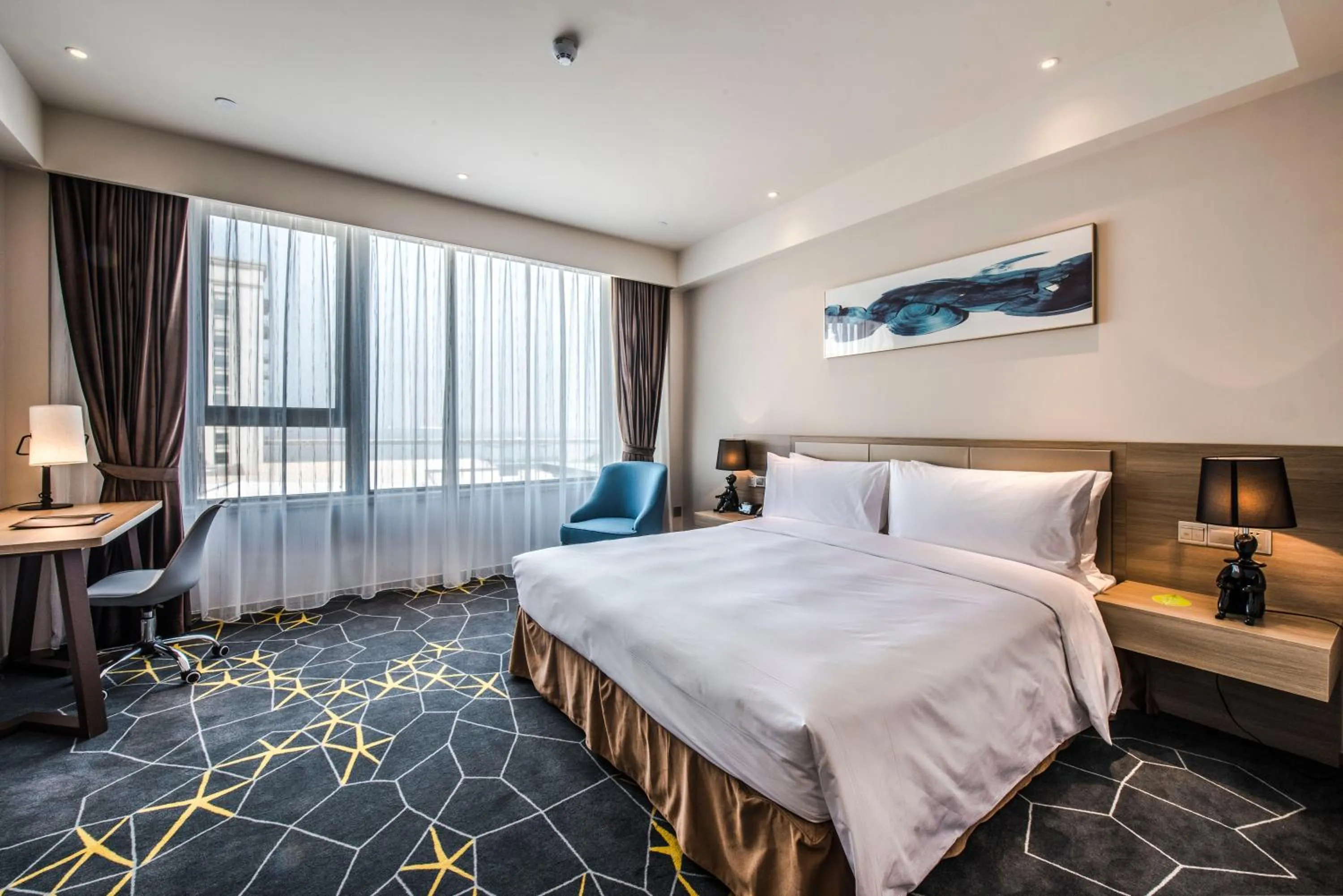 Bed in Q-Box Hotel Shanghai Sanjiagang -Offer Pudong International Airport and Disney shuttle