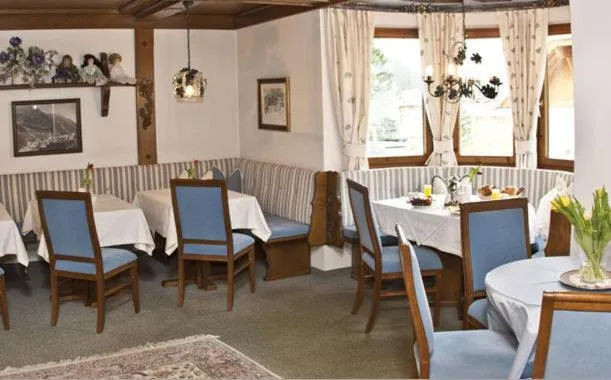 Restaurant/places to eat in Hotel Garni Pra Posta