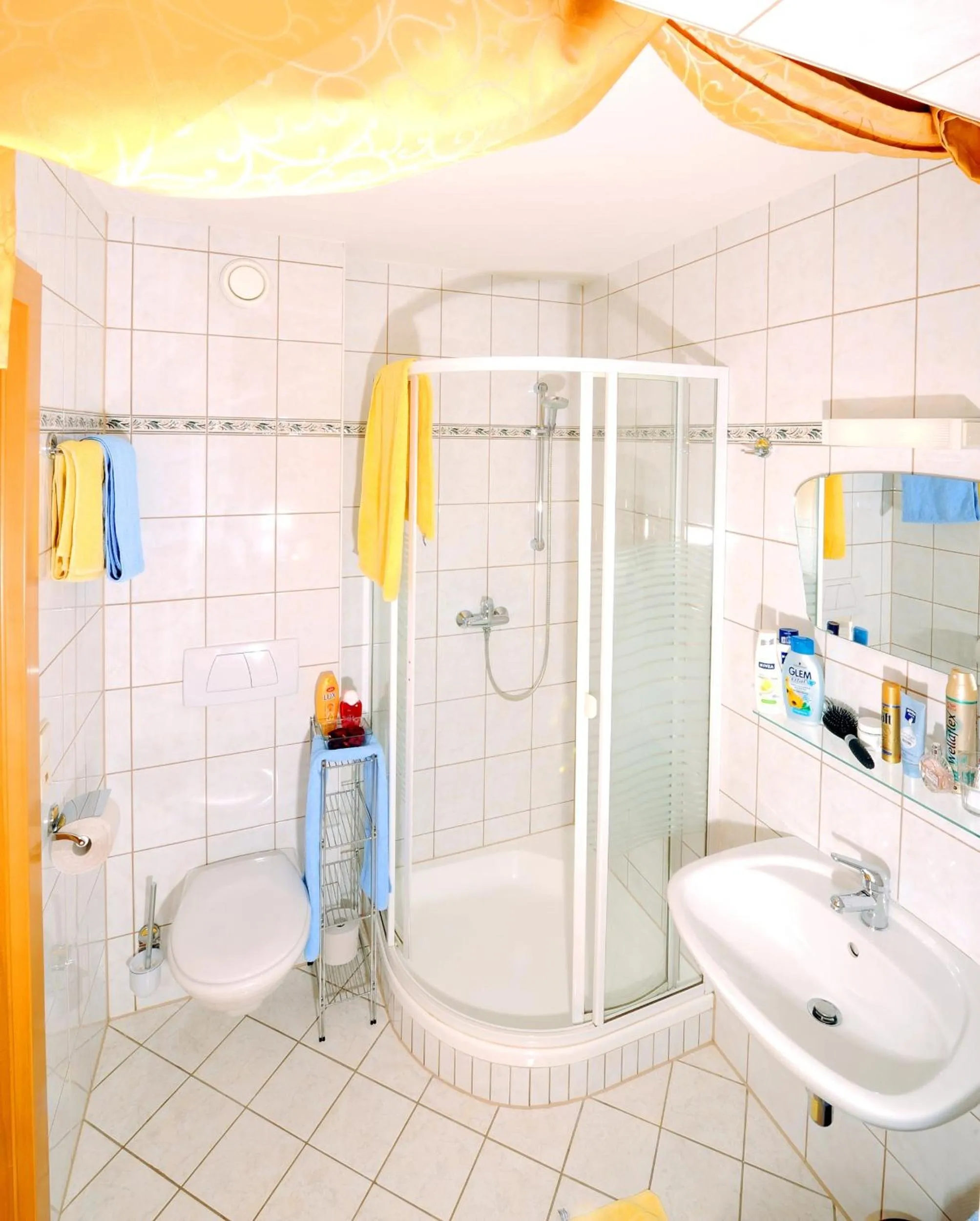 Bathroom in Hotel-Restaurant Kirchenwirt Aigen