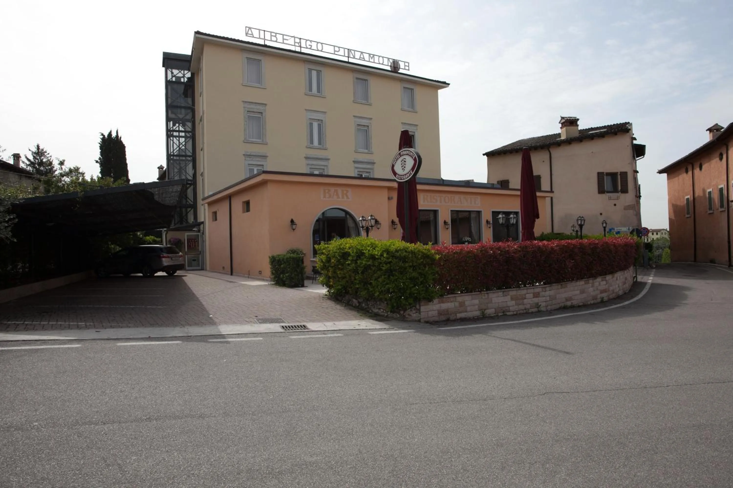 Facade/entrance in Hotel Pinamonte
