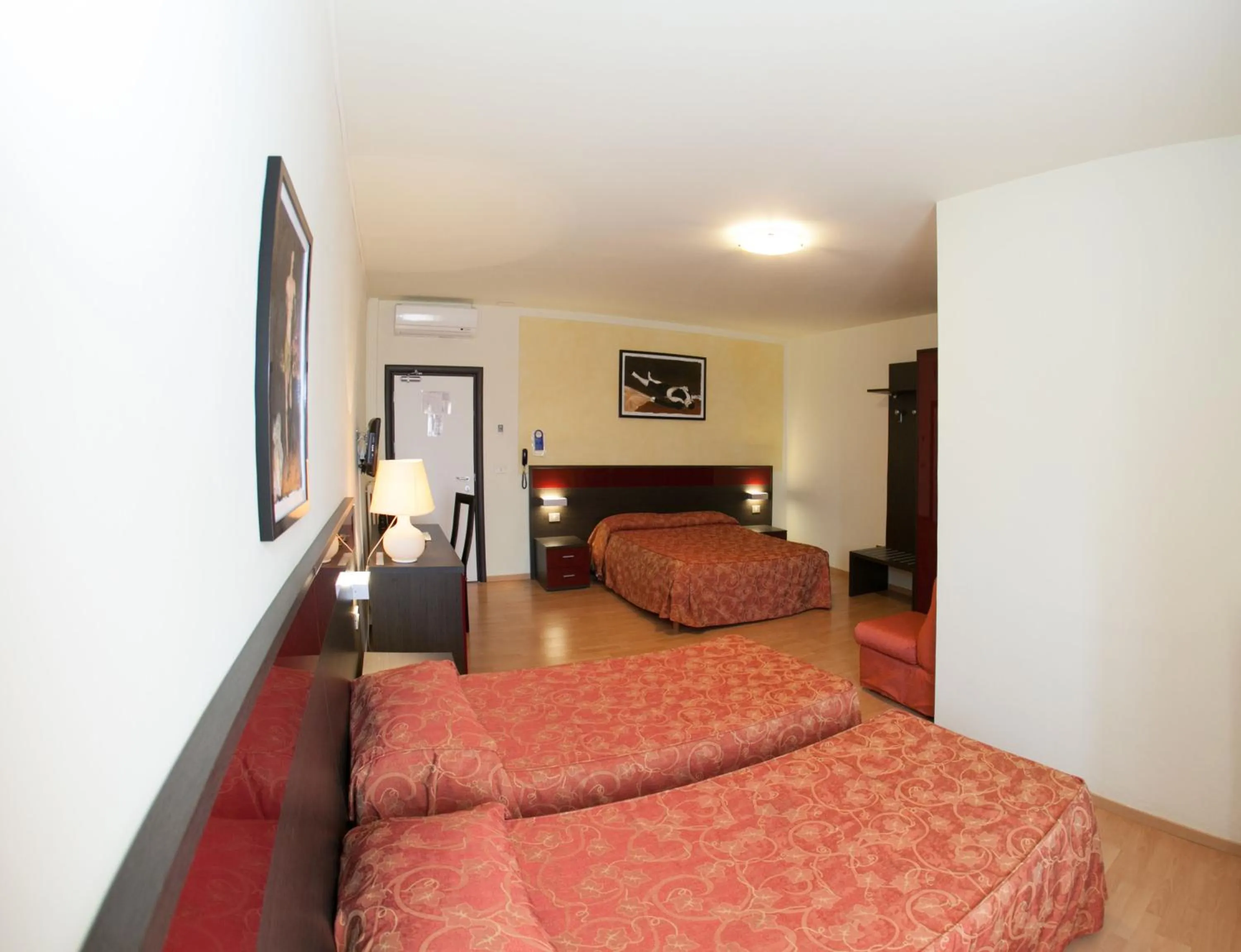 Photo of the whole room, Bed in Hotel Pinamonte