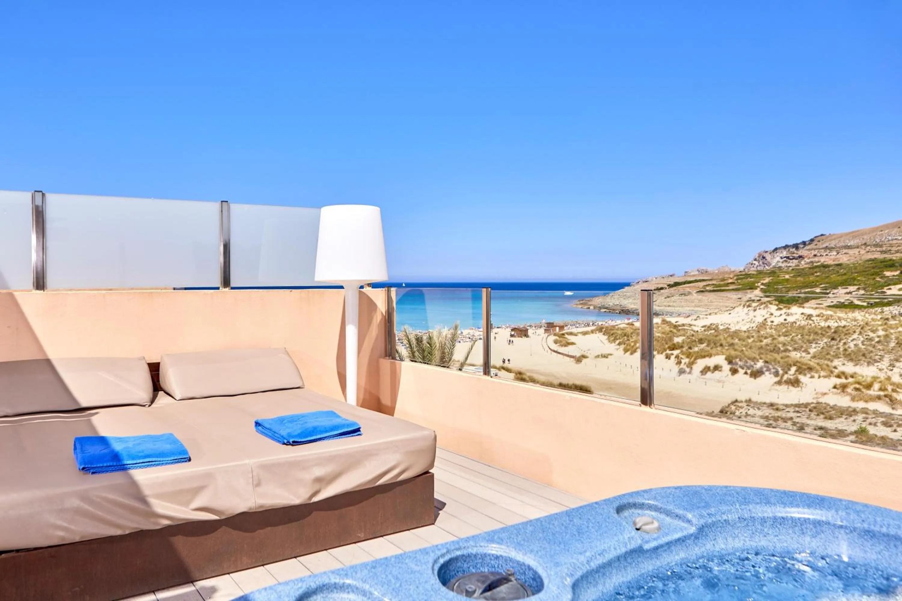 Photo of the whole room in Zafiro Cala Mesquida