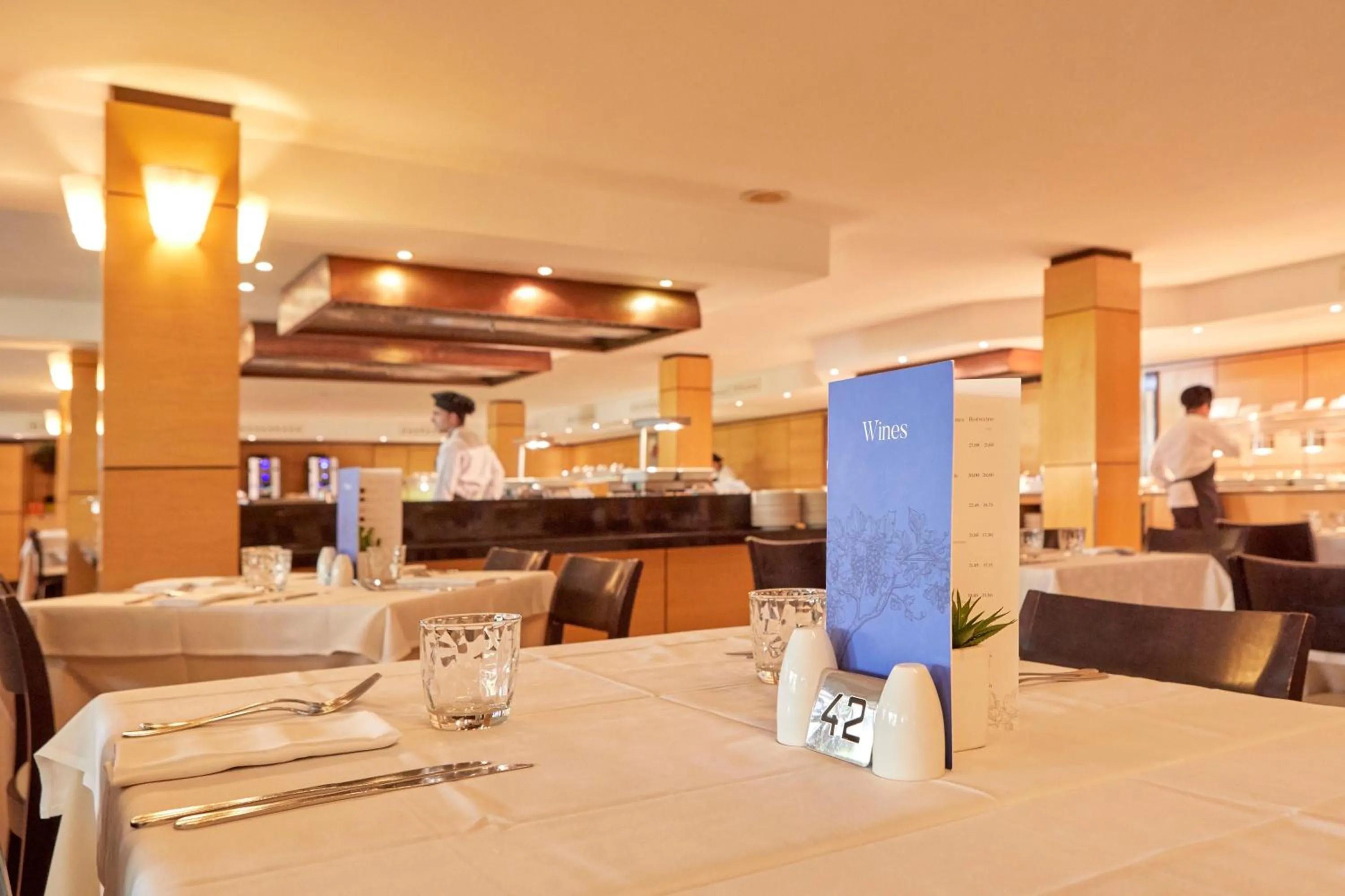 Restaurant/places to eat in Zafiro Cala Mesquida