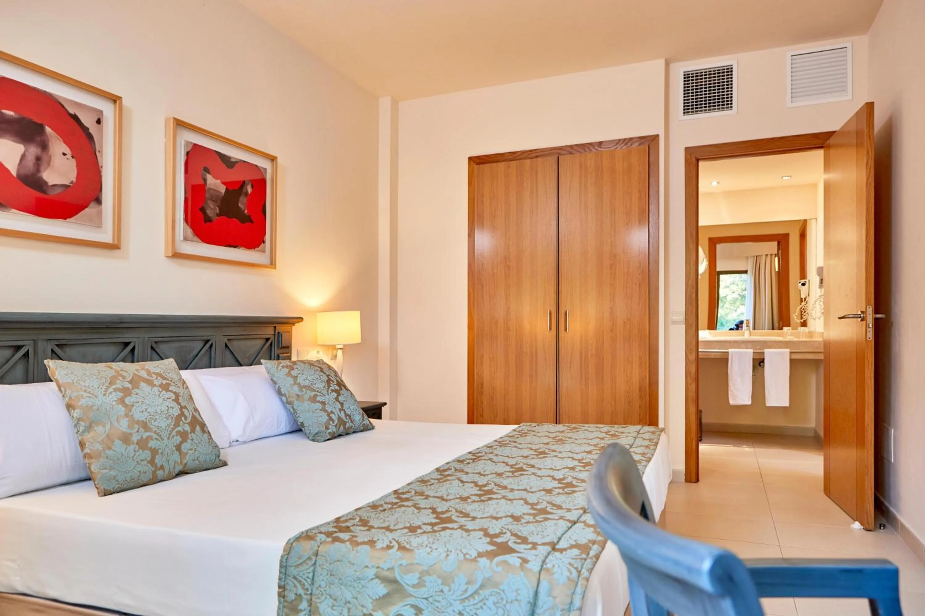 Photo of the whole room, Bed in Zafiro Cala Mesquida