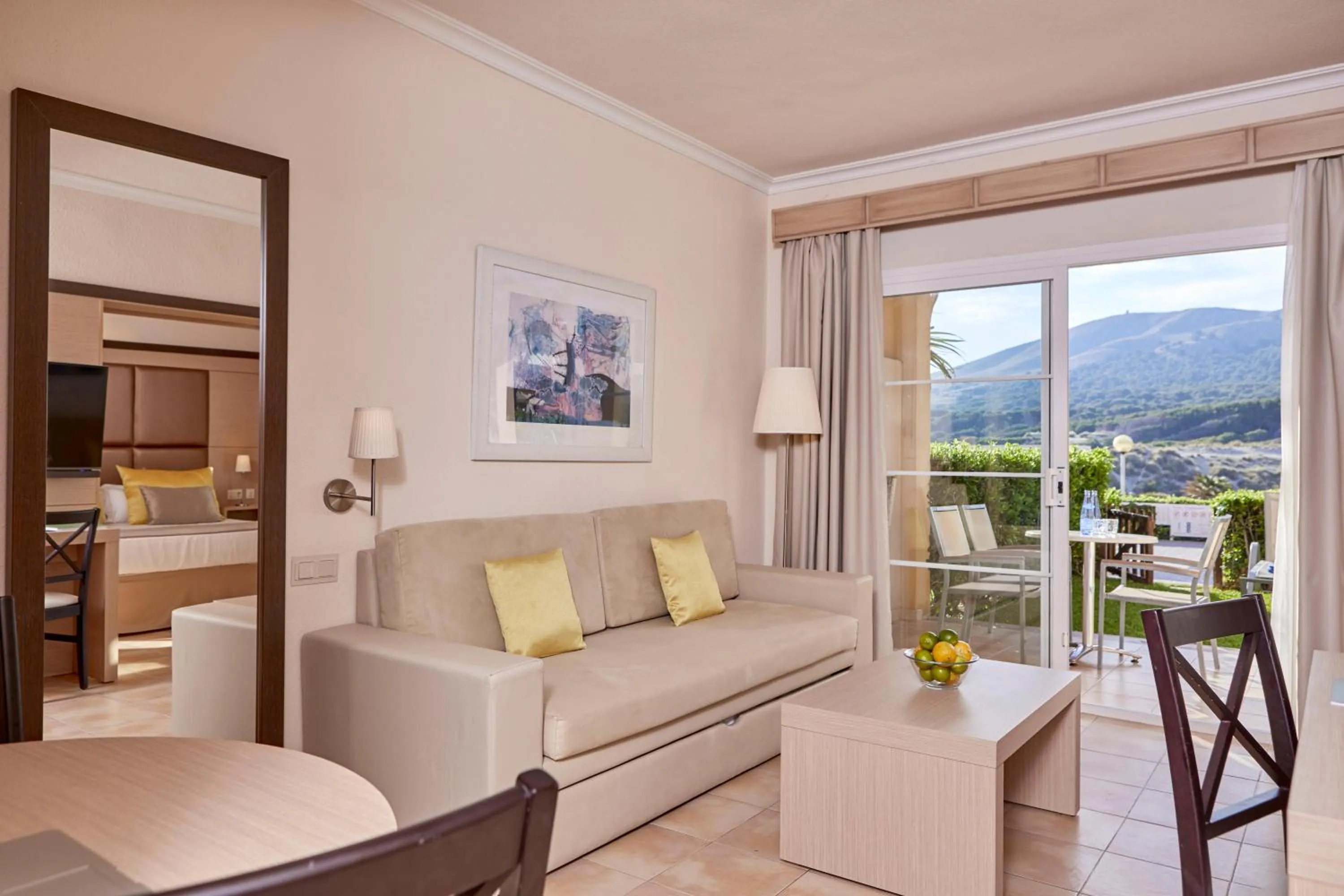 Photo of the whole room in Zafiro Cala Mesquida