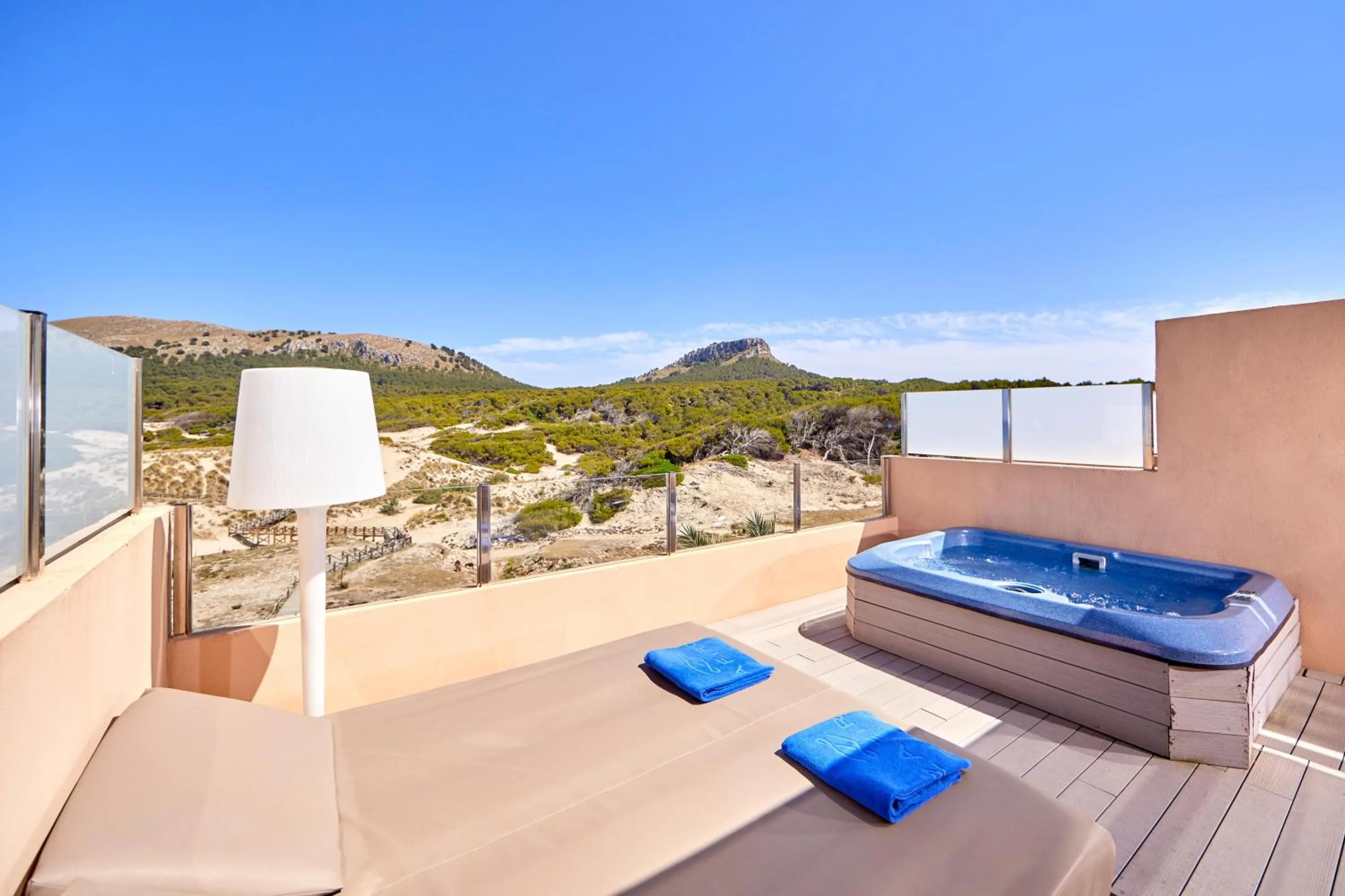 Photo of the whole room in Zafiro Cala Mesquida