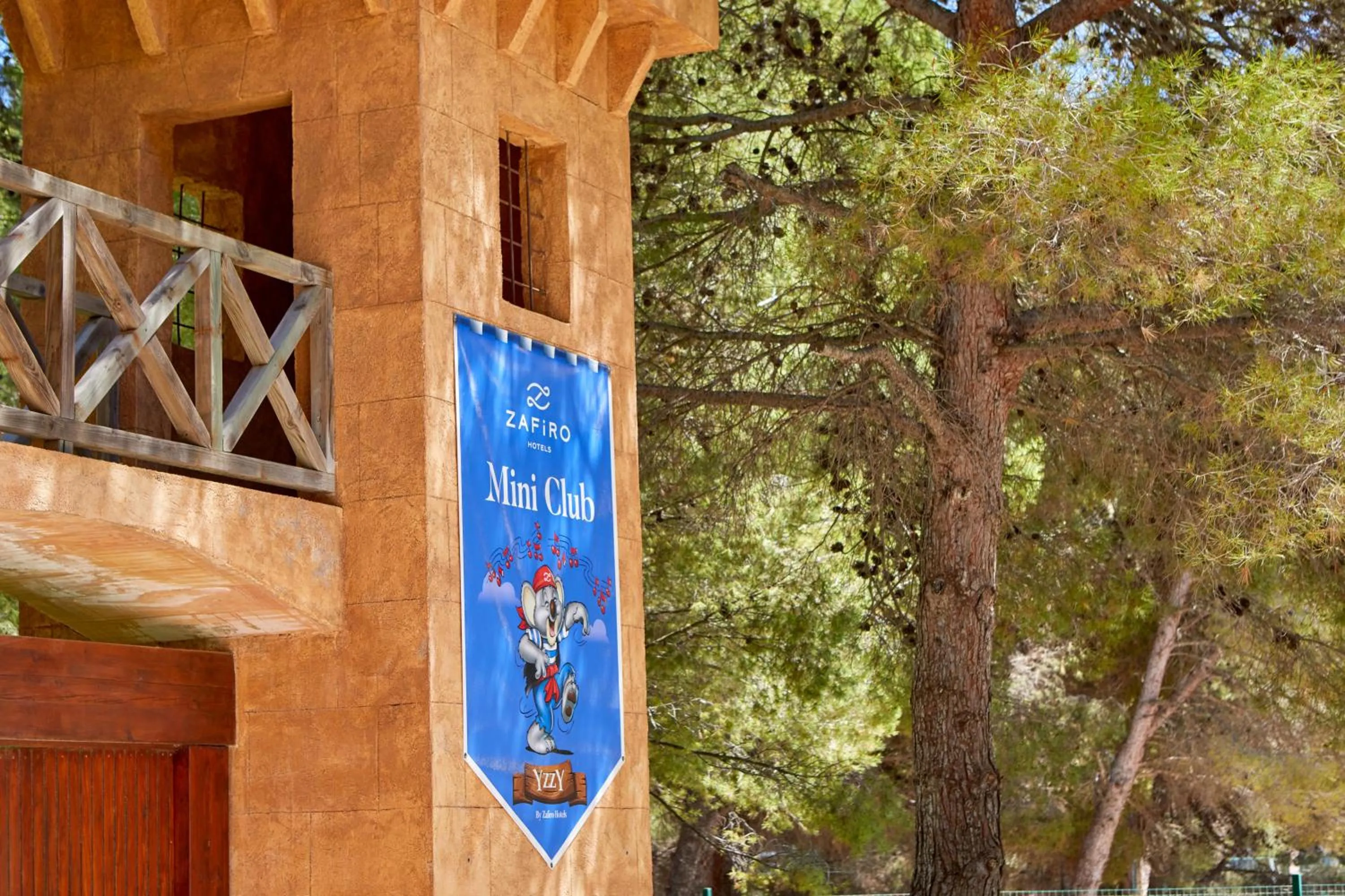 children in Zafiro Cala Mesquida