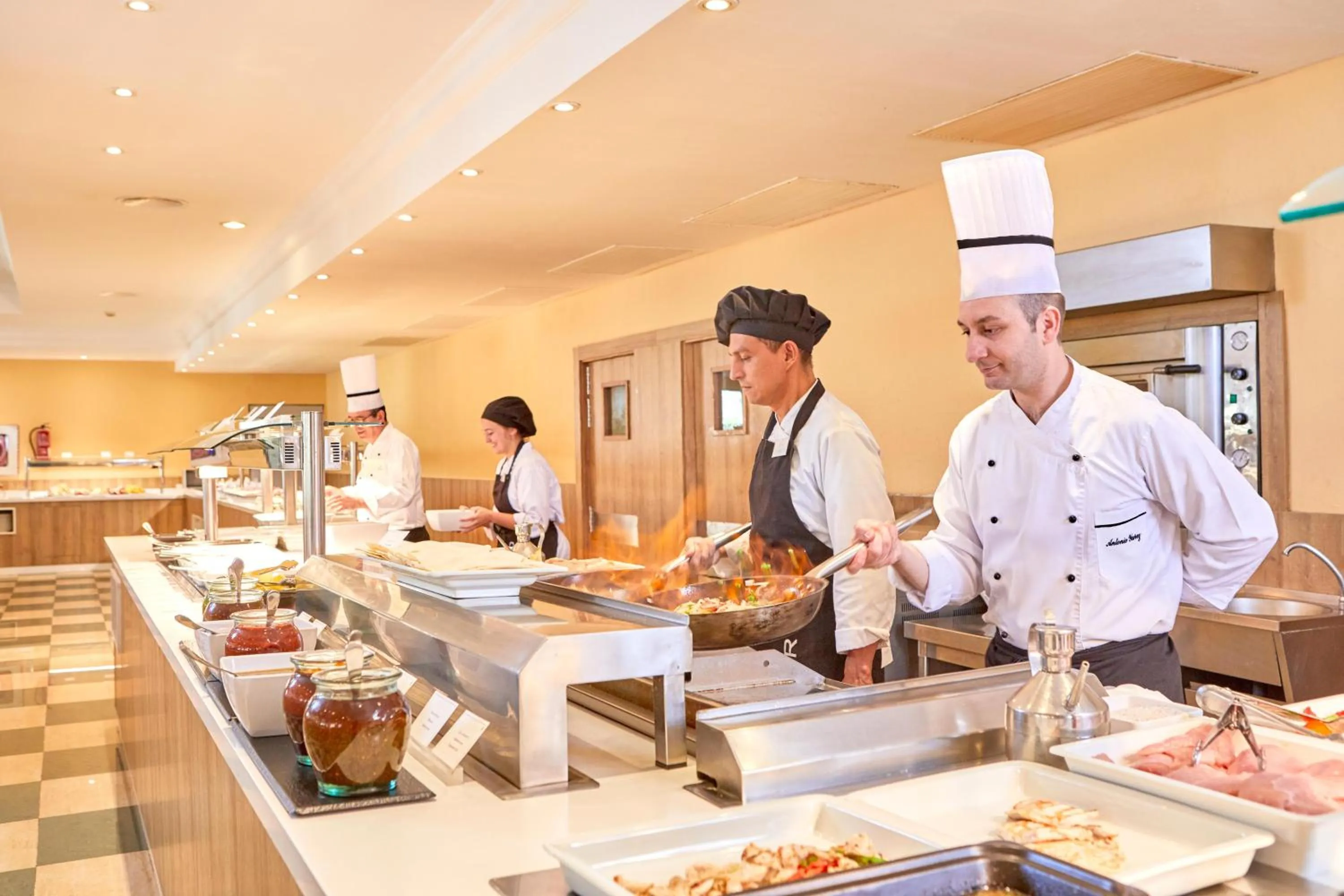 Restaurant/places to eat in Zafiro Cala Mesquida