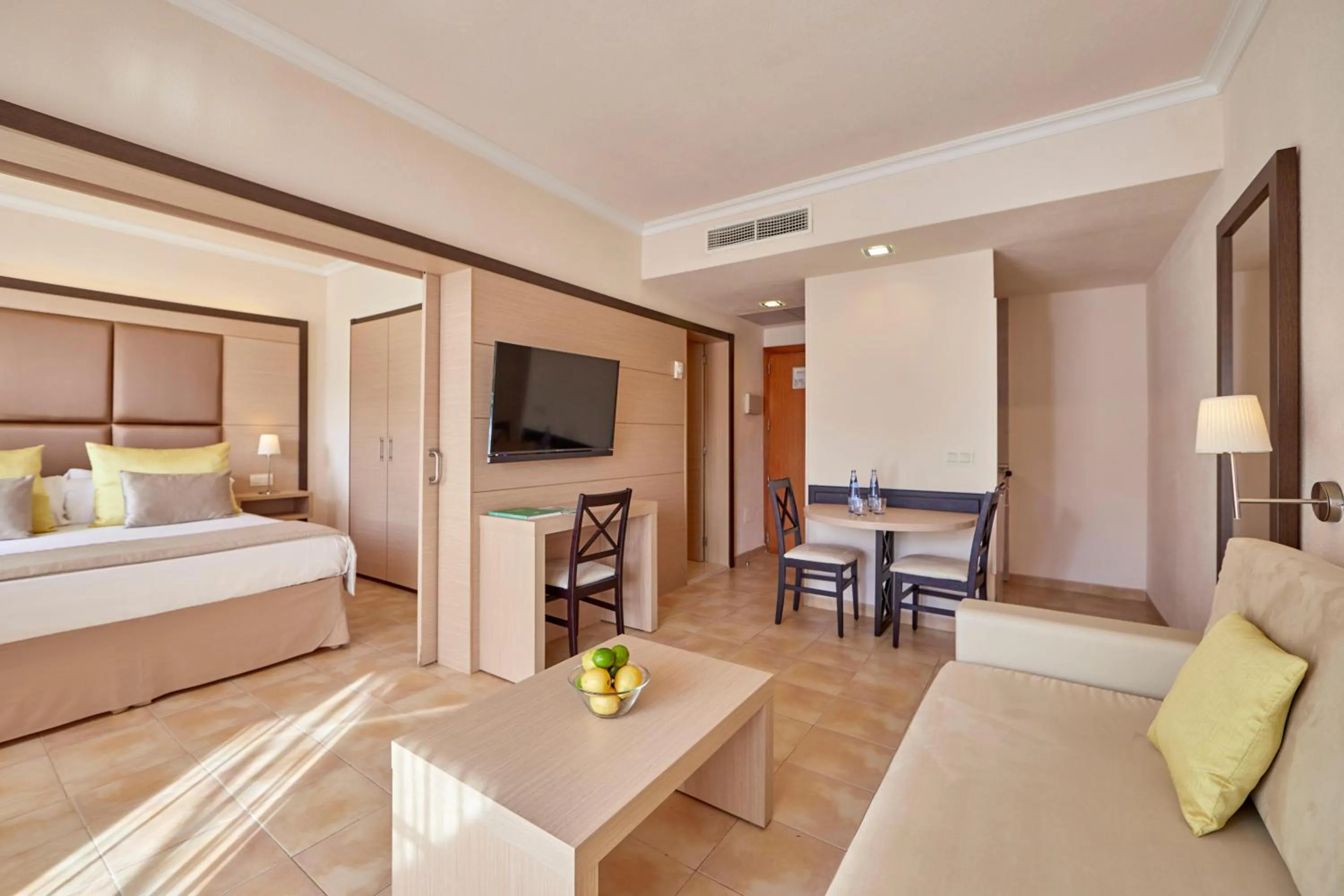 Photo of the whole room, Bed in Zafiro Cala Mesquida