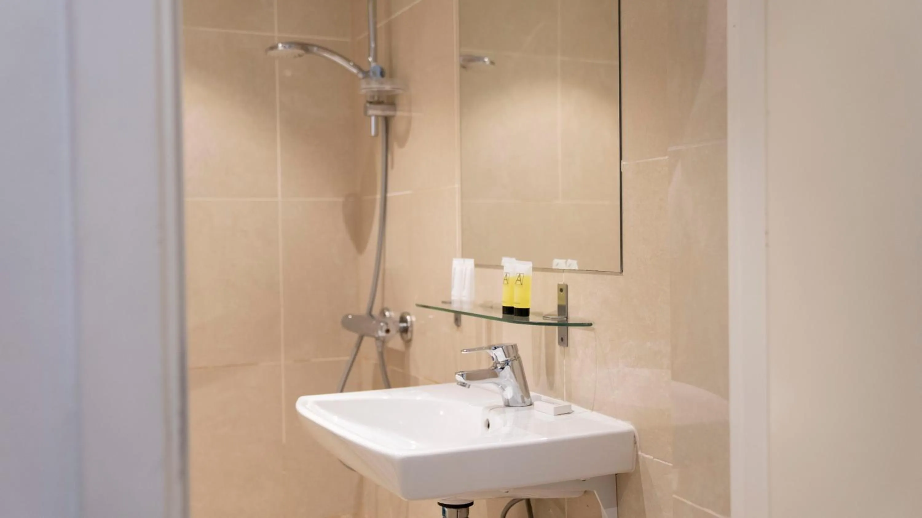 Shower in A Hotels City