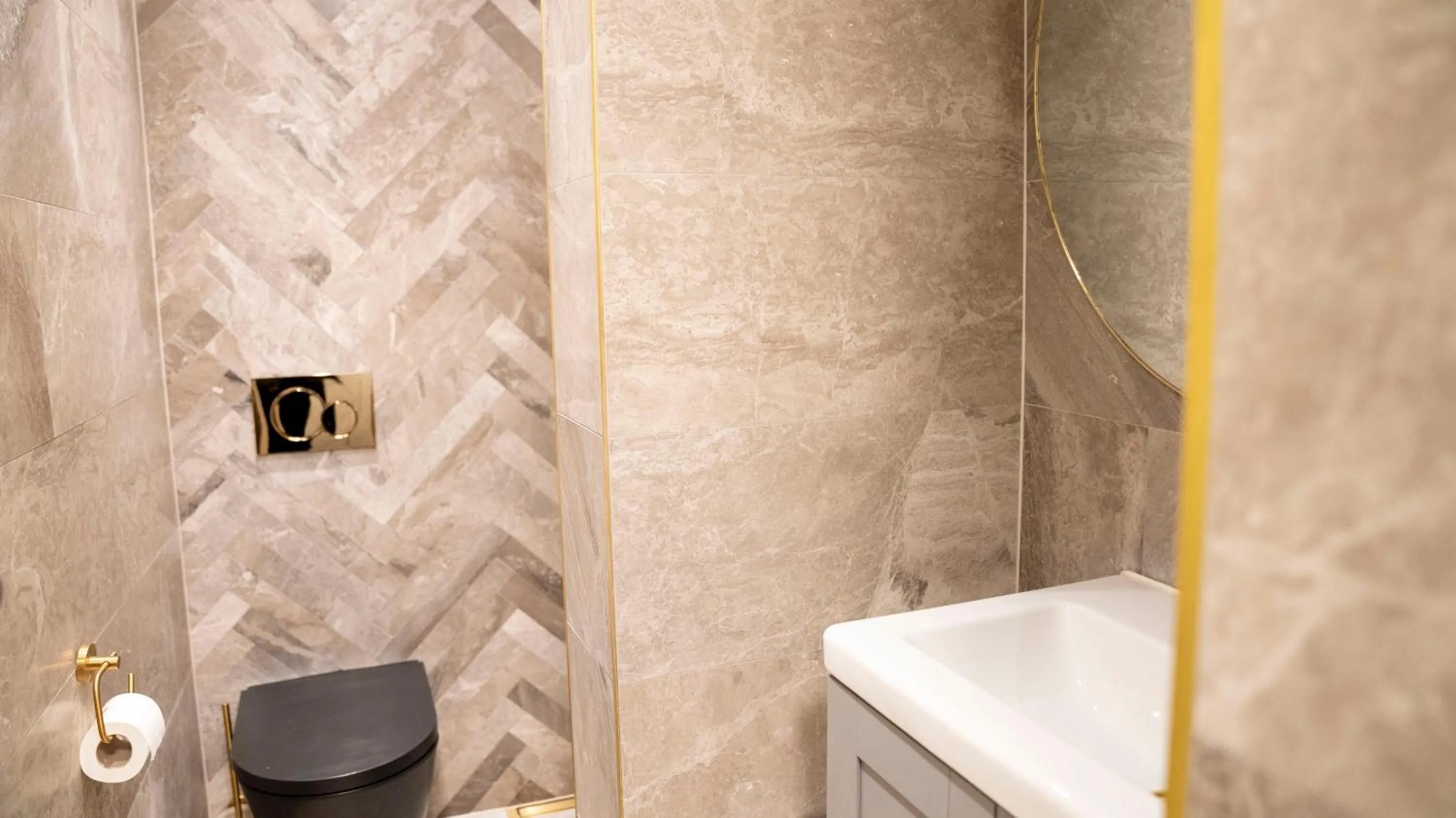 Public Bath in A Hotels City