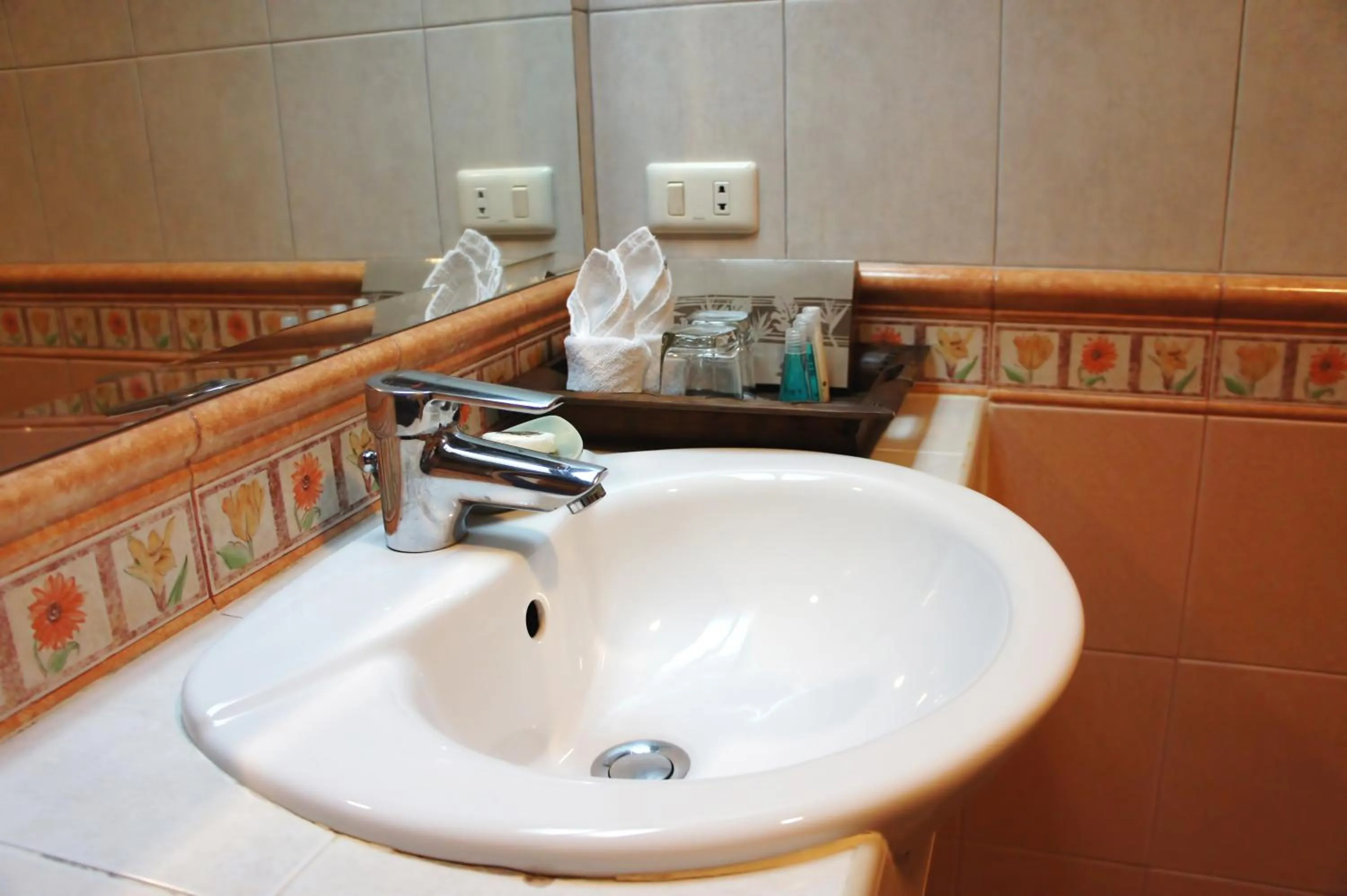 Bathroom in Safari Beach Hotel Patong