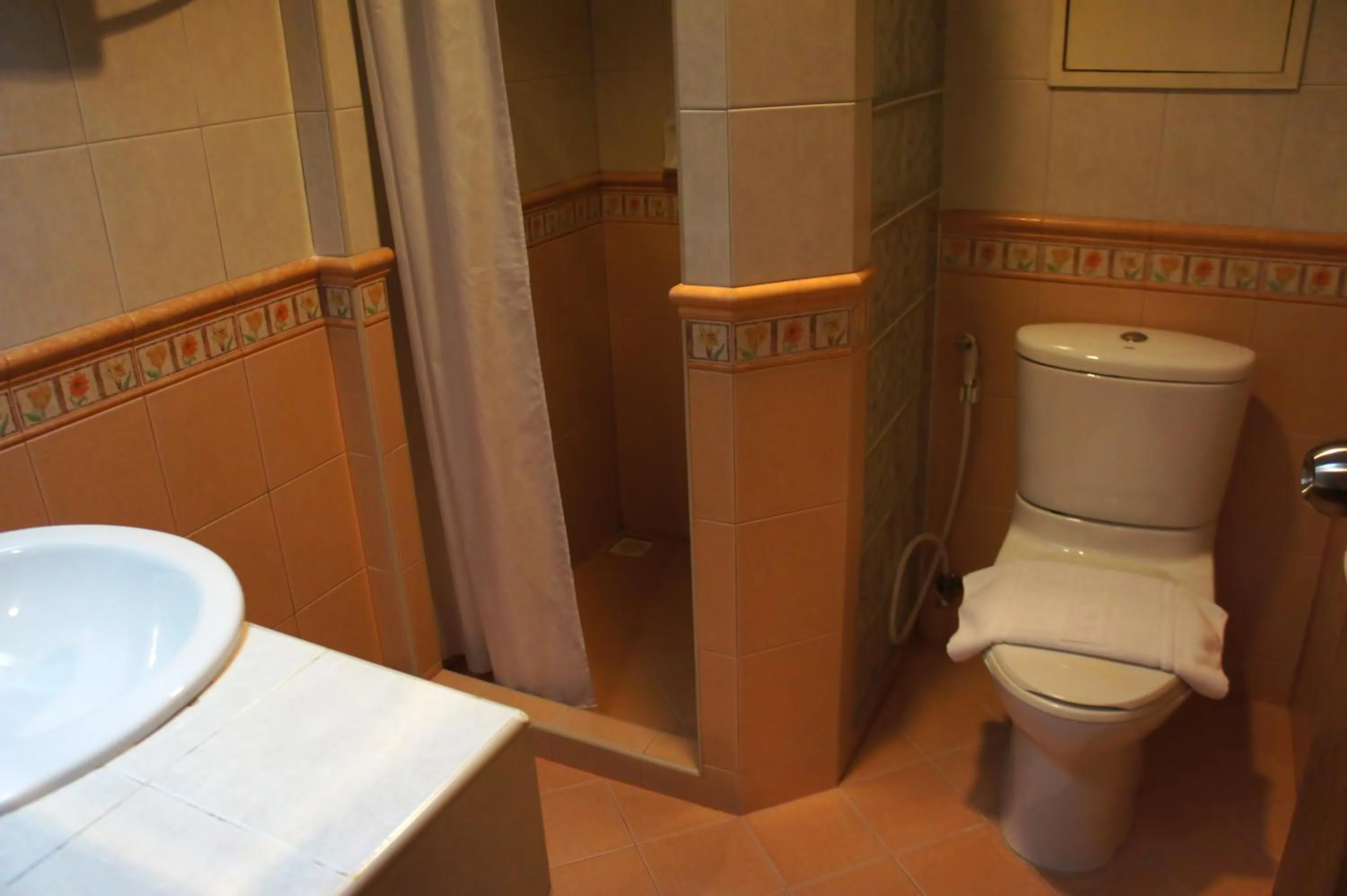 Bathroom in Safari Beach Hotel Patong