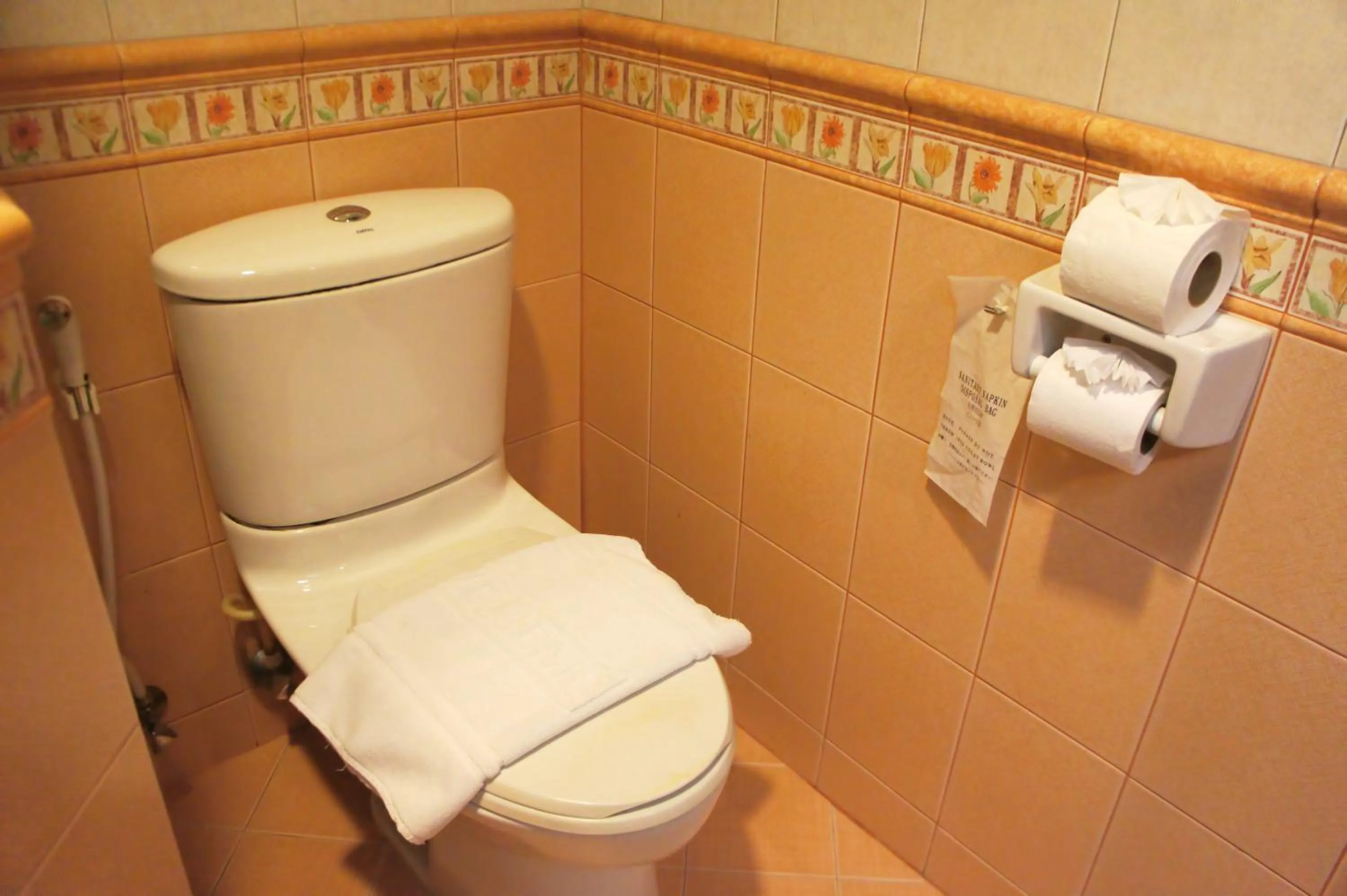 Bathroom in Safari Beach Hotel Patong