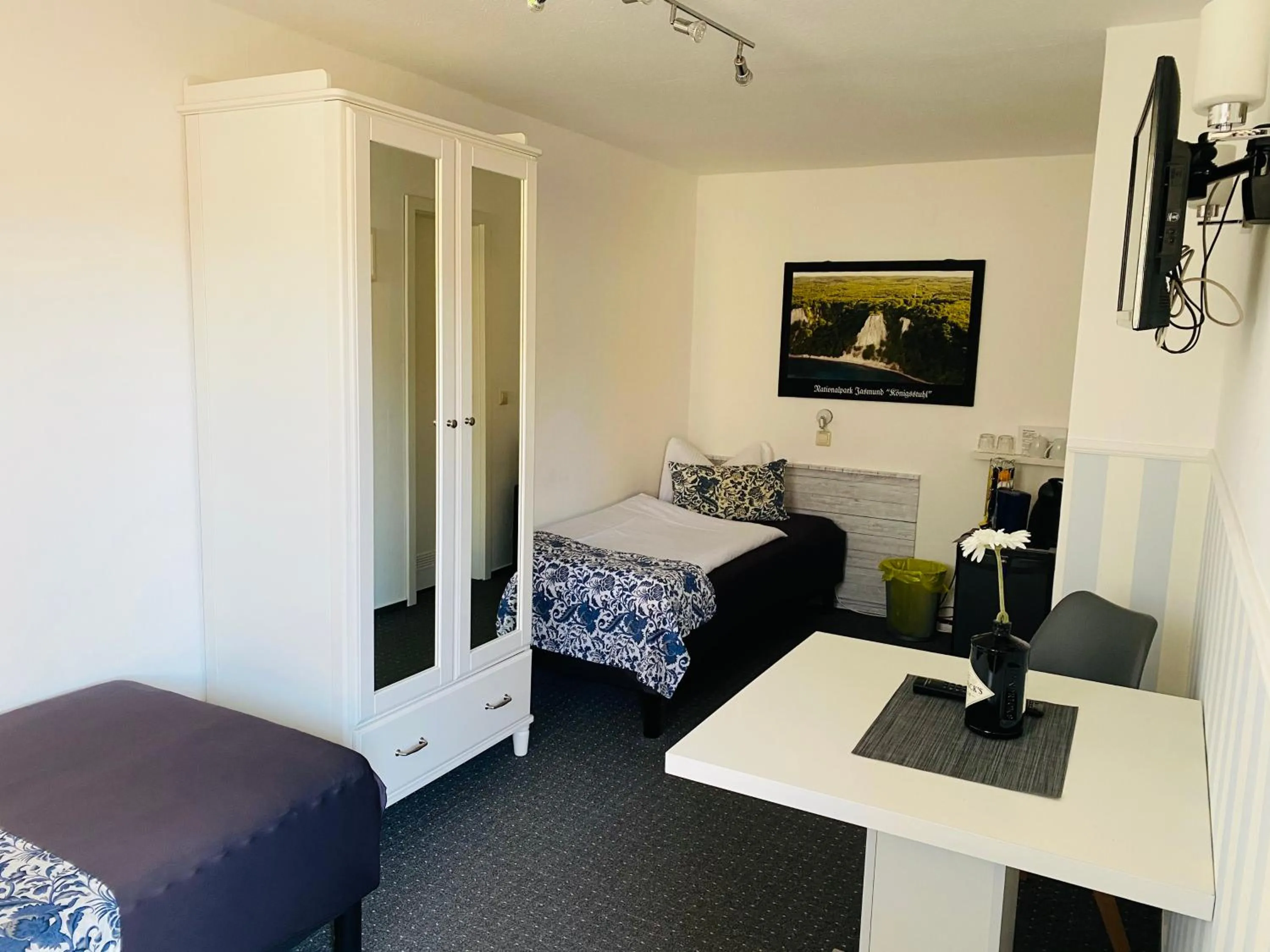 Photo of the whole room, Bed in Pension & Ferienwohnungen Schneidereit