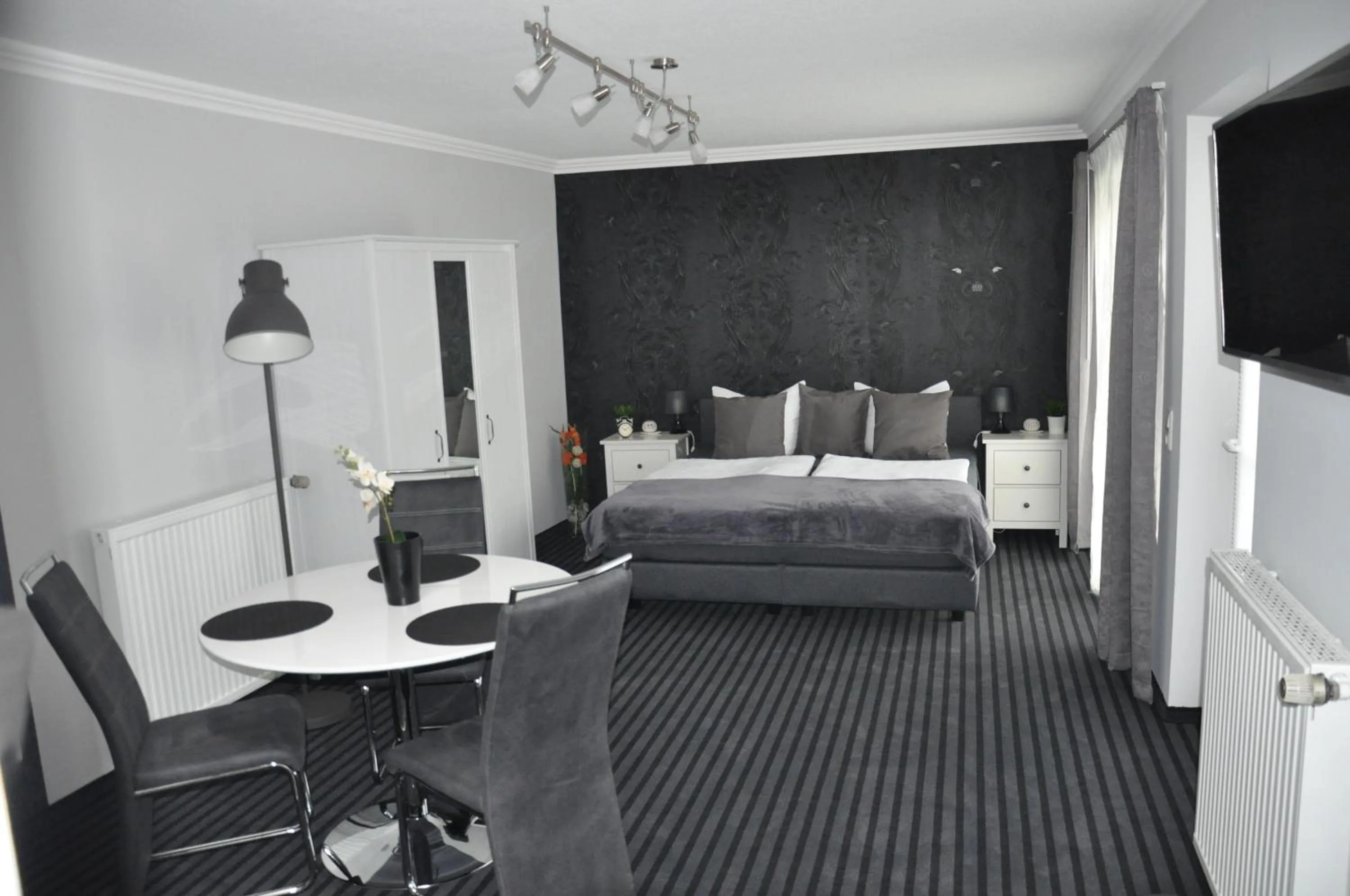 Photo of the whole room, Bed in Pension & Ferienwohnungen Schneidereit