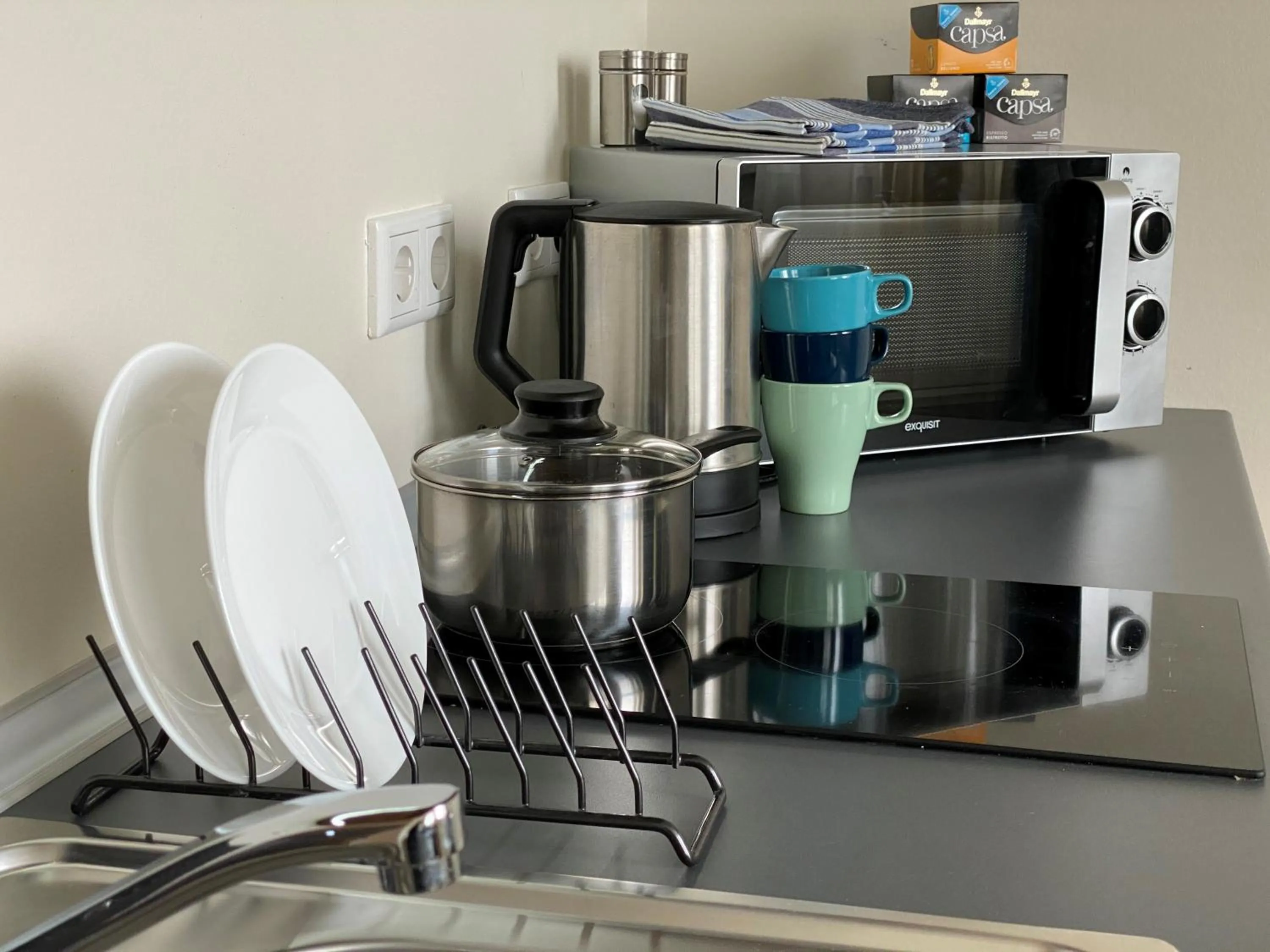 Kitchen or kitchenette in Motel Plus Schönefeld