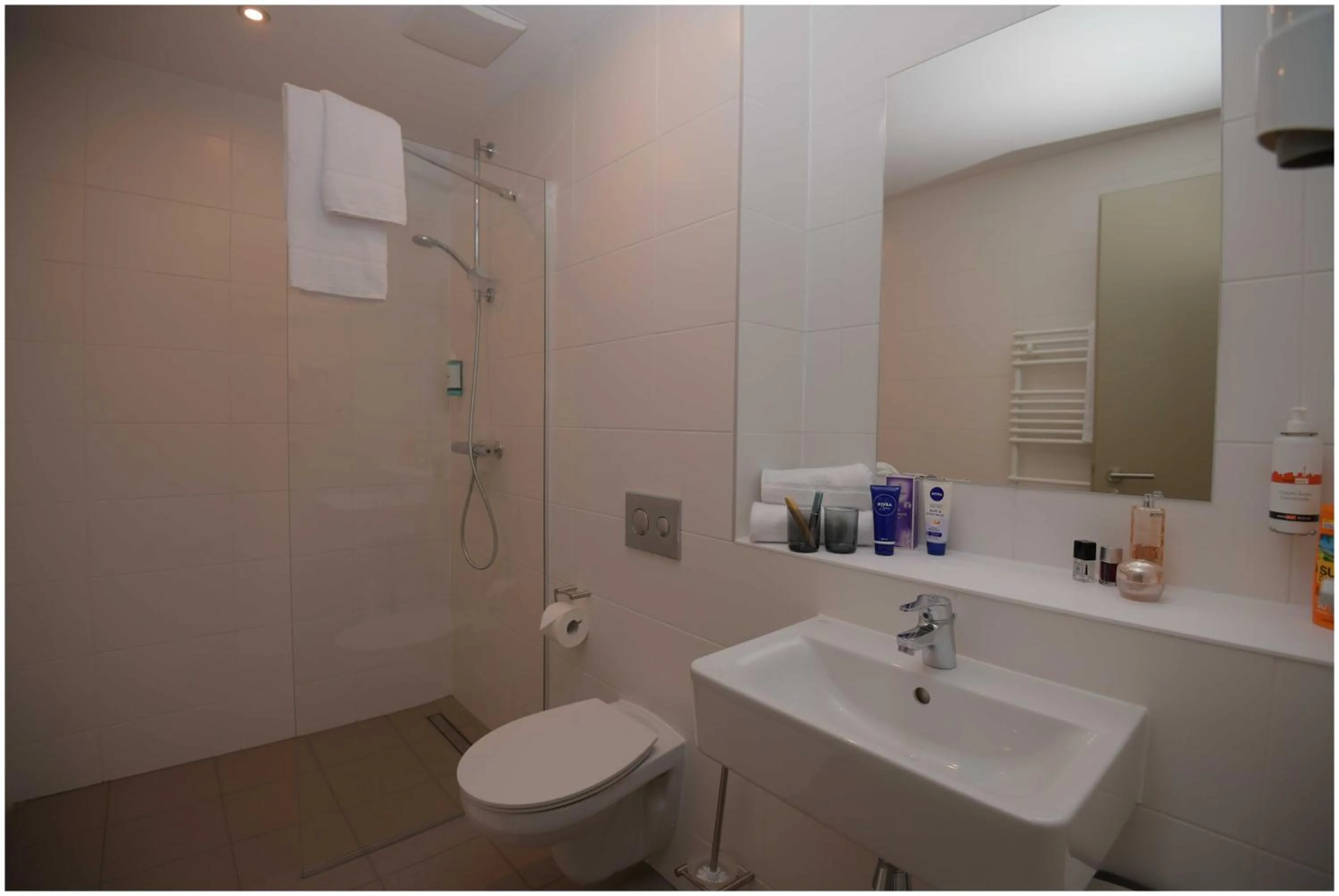 Bathroom in Motel Plus Schönefeld