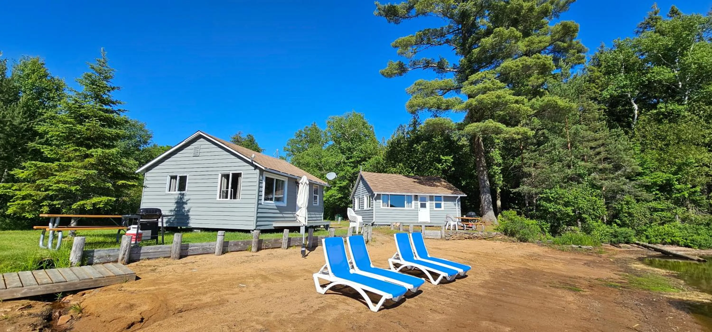 Property building in Parkway Cottage Resort and Trading Post