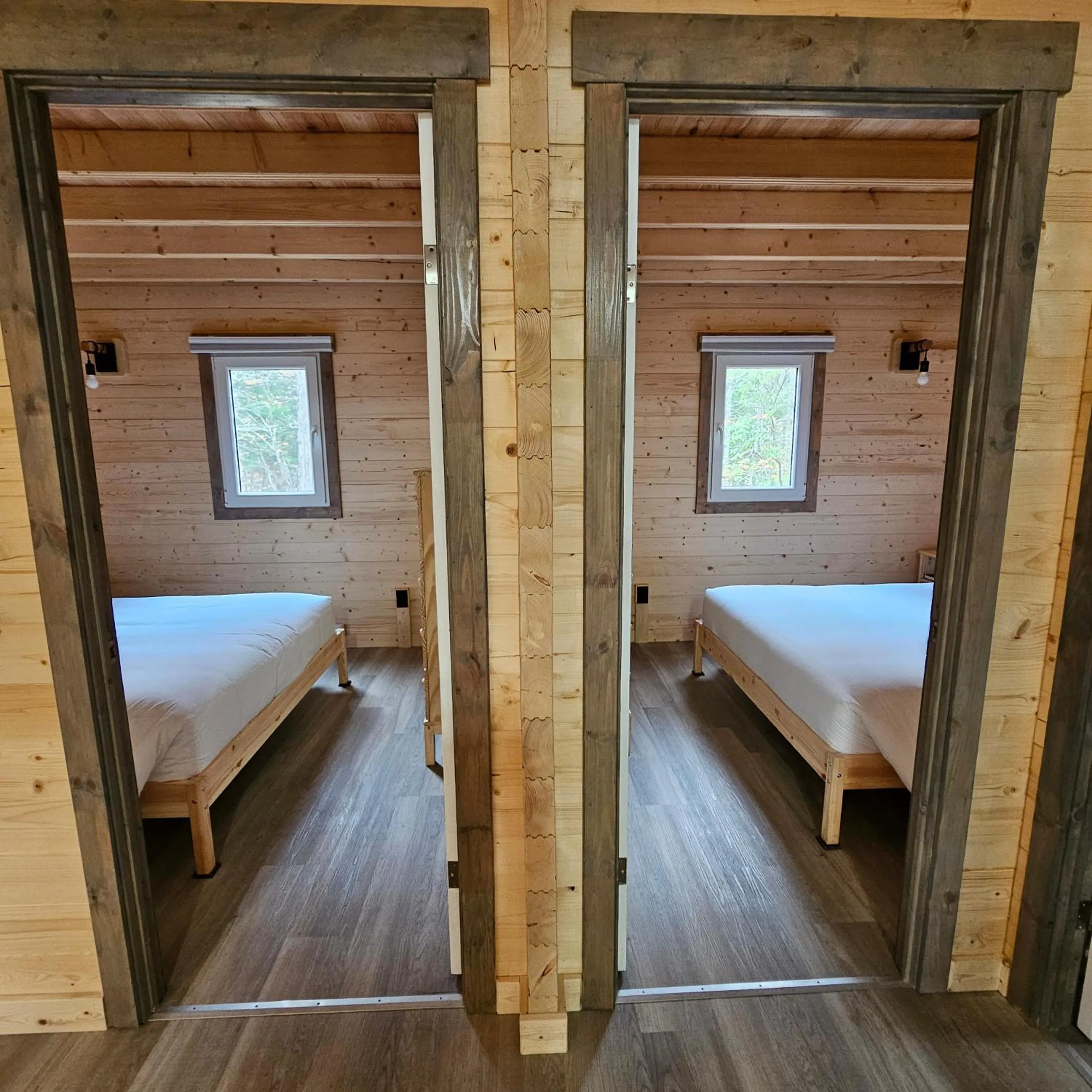 Bed in Parkway Cottage Resort and Trading Post