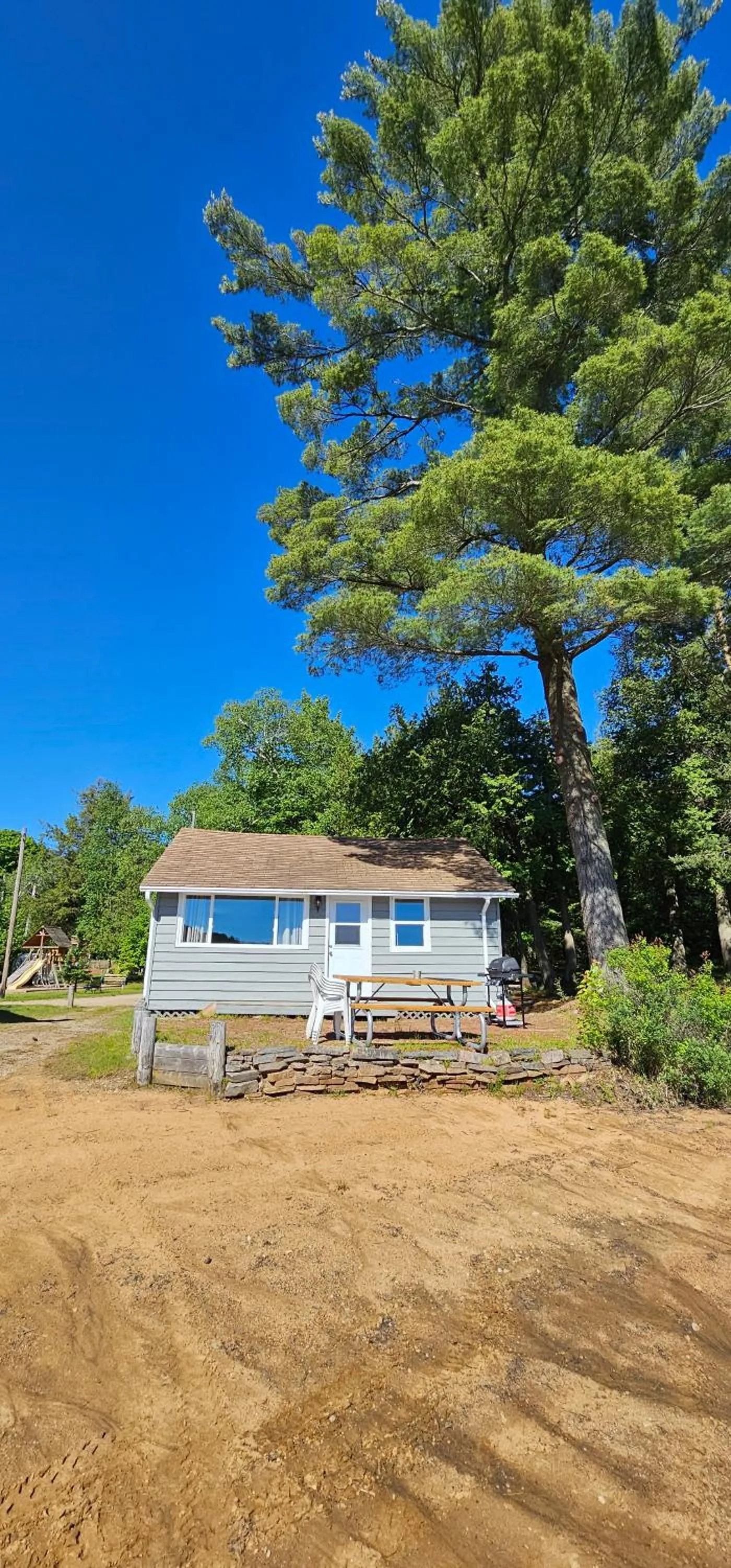 Property building in Parkway Cottage Resort and Trading Post
