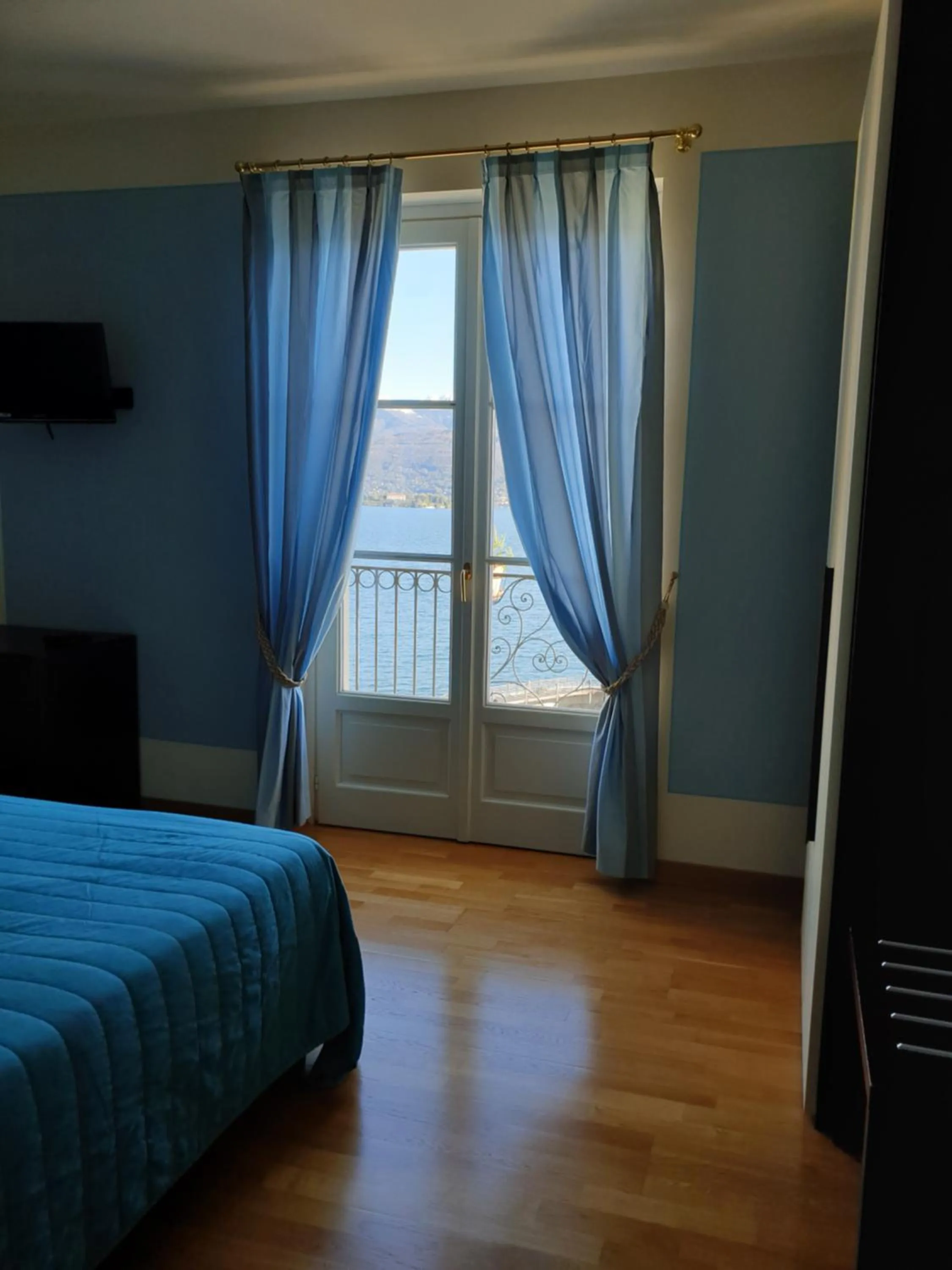 Lake view, Bed in Hotel Residence La Luna Nel Porto